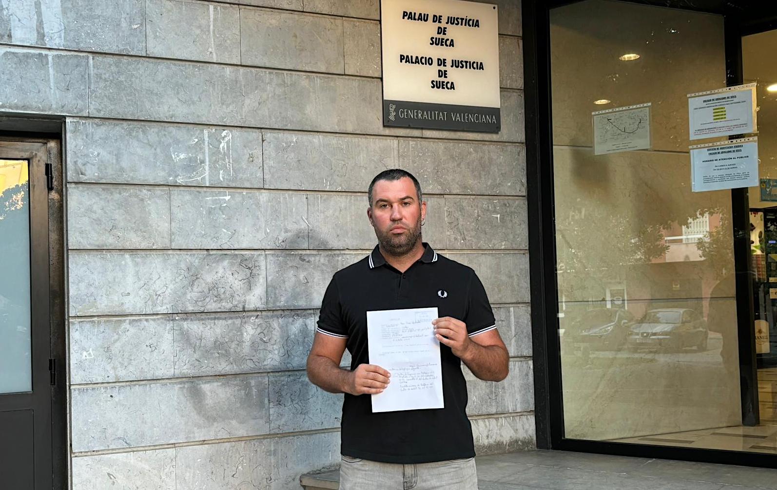 El veï de Cullera Marc Juan ha presentat una denúncia per discriminació lingüística al Centre de Salut del seu municipi