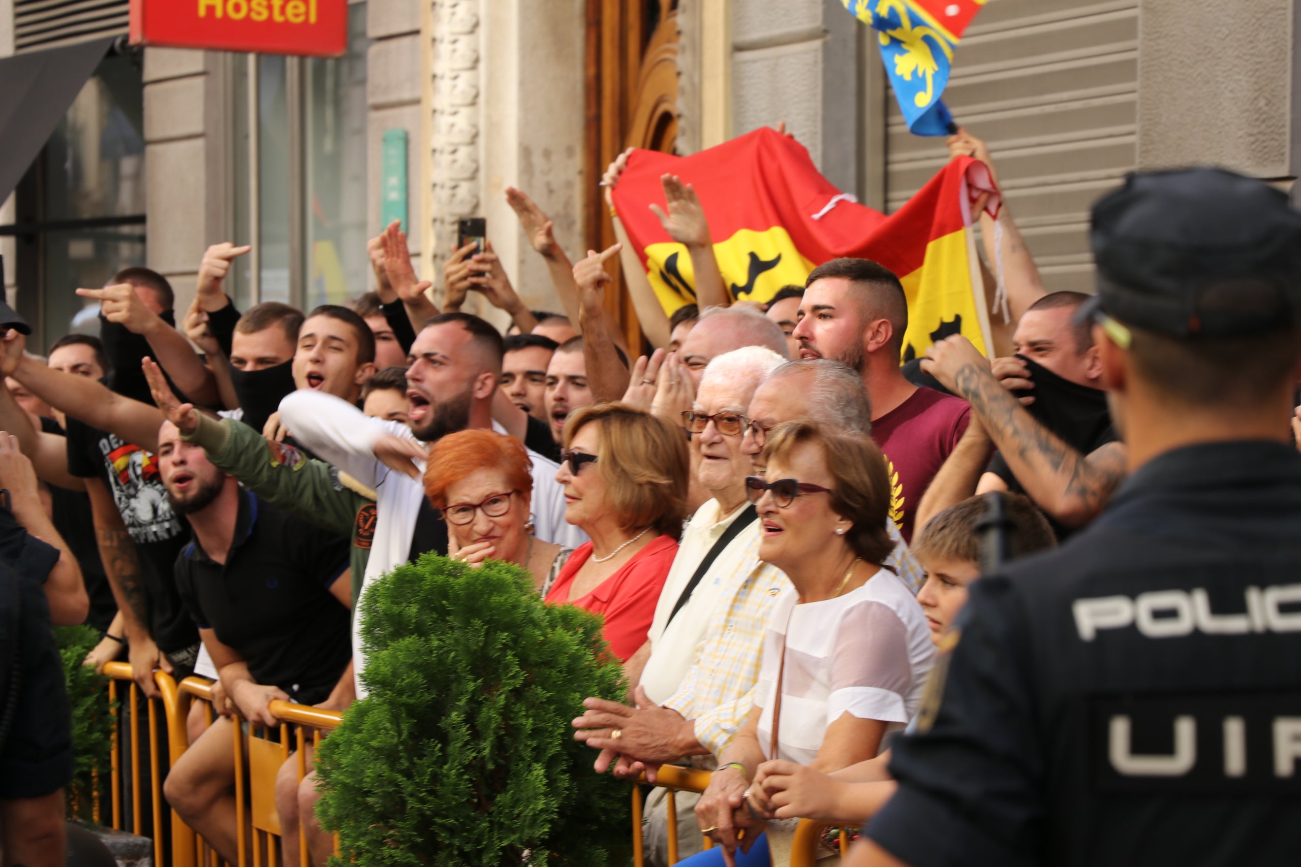 Salutacions nazis en la processó cívica del 9 d'Octubre a València