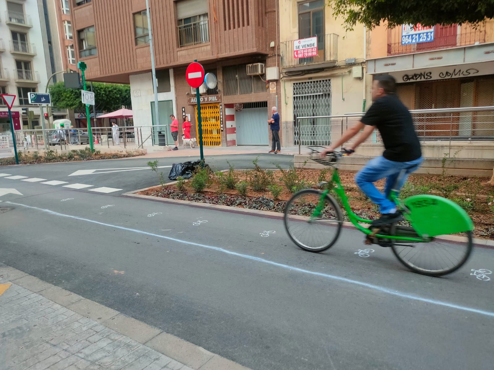  Carril bici del carrer de Sant Fèlix recuperat en una acció anònima