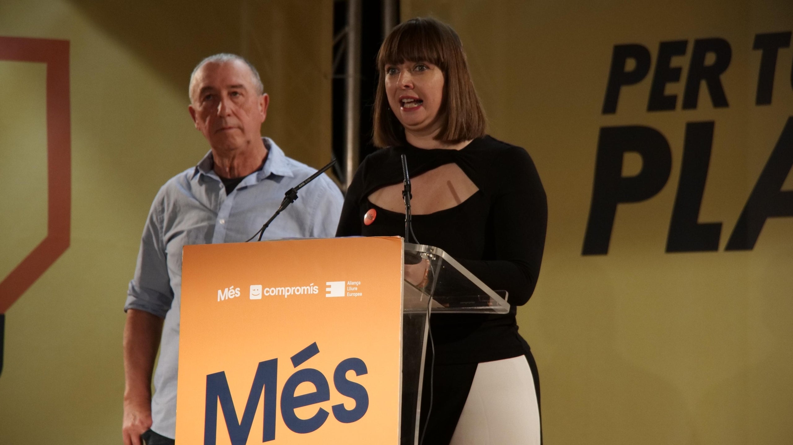 Amparo Piquer, secretària general de Més-Compromís, amb el nou president de la formació, el també síndic Joan Baldoví / Més-Compromís