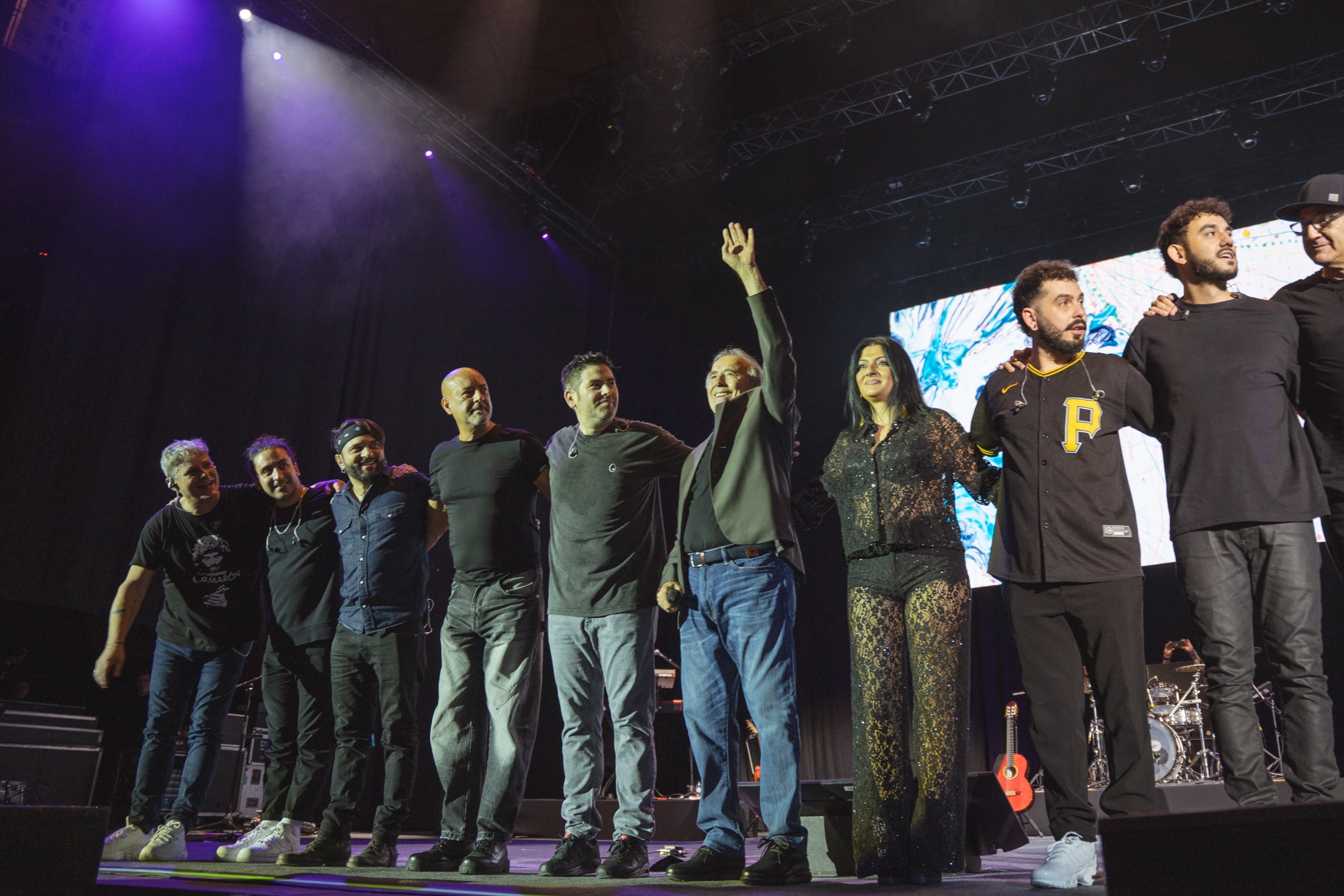 Final del concert «Barcelona amb València» al Palau Sant Jordi |  Marc Font | ACN
