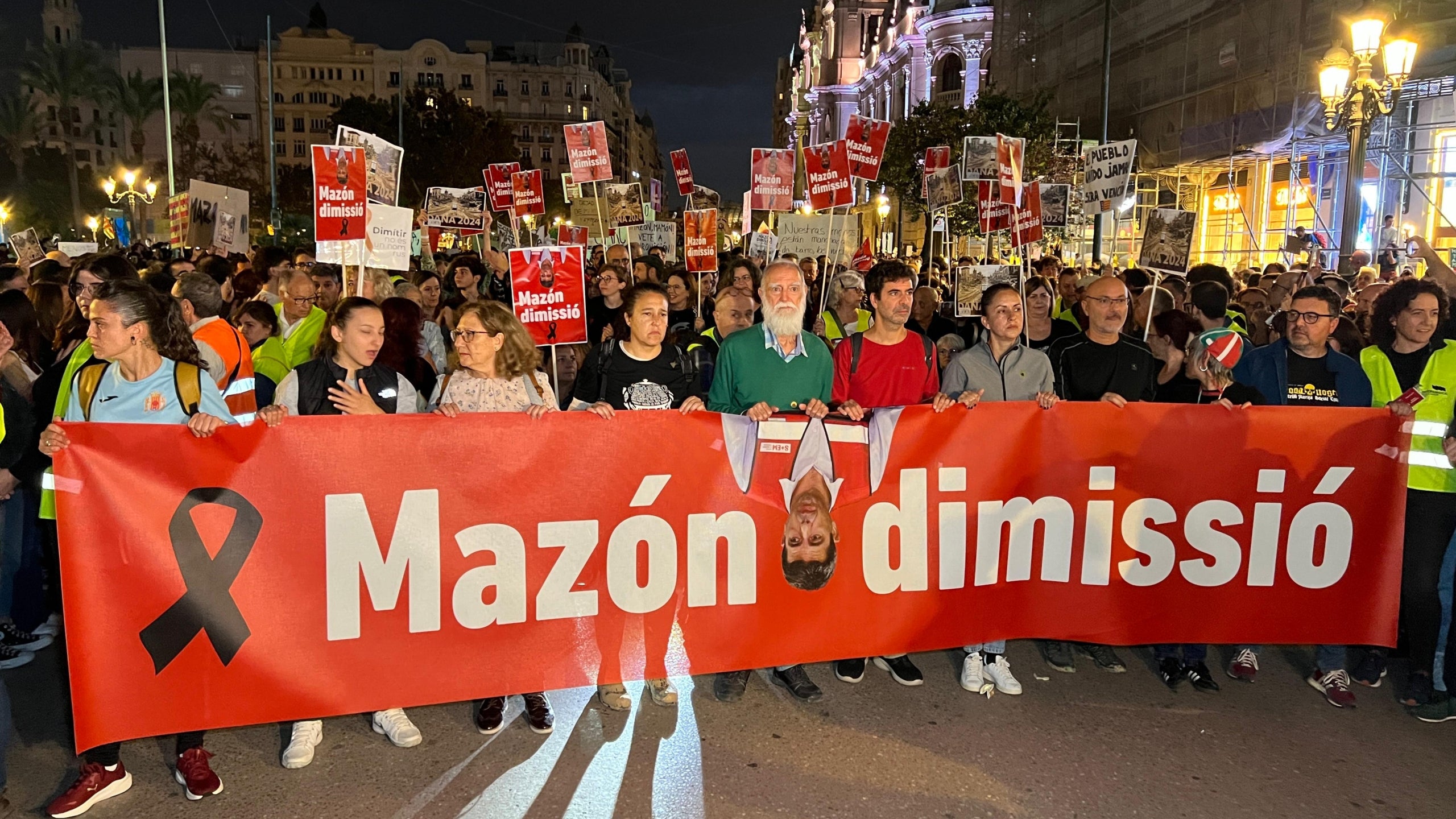 Manifestació a València per a exigir la dimissió de Carlos Mazón, el 9-N | ACN