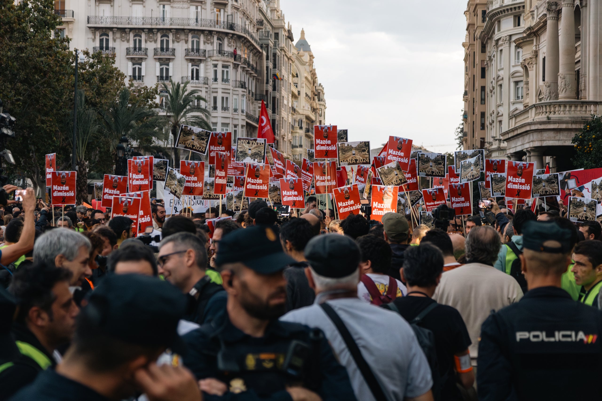 Manifestació a València per a exigir la dimissió del president de la Generalitat Valenciana, Carlos Mazón, el 9 de novembre | Lluís Martí