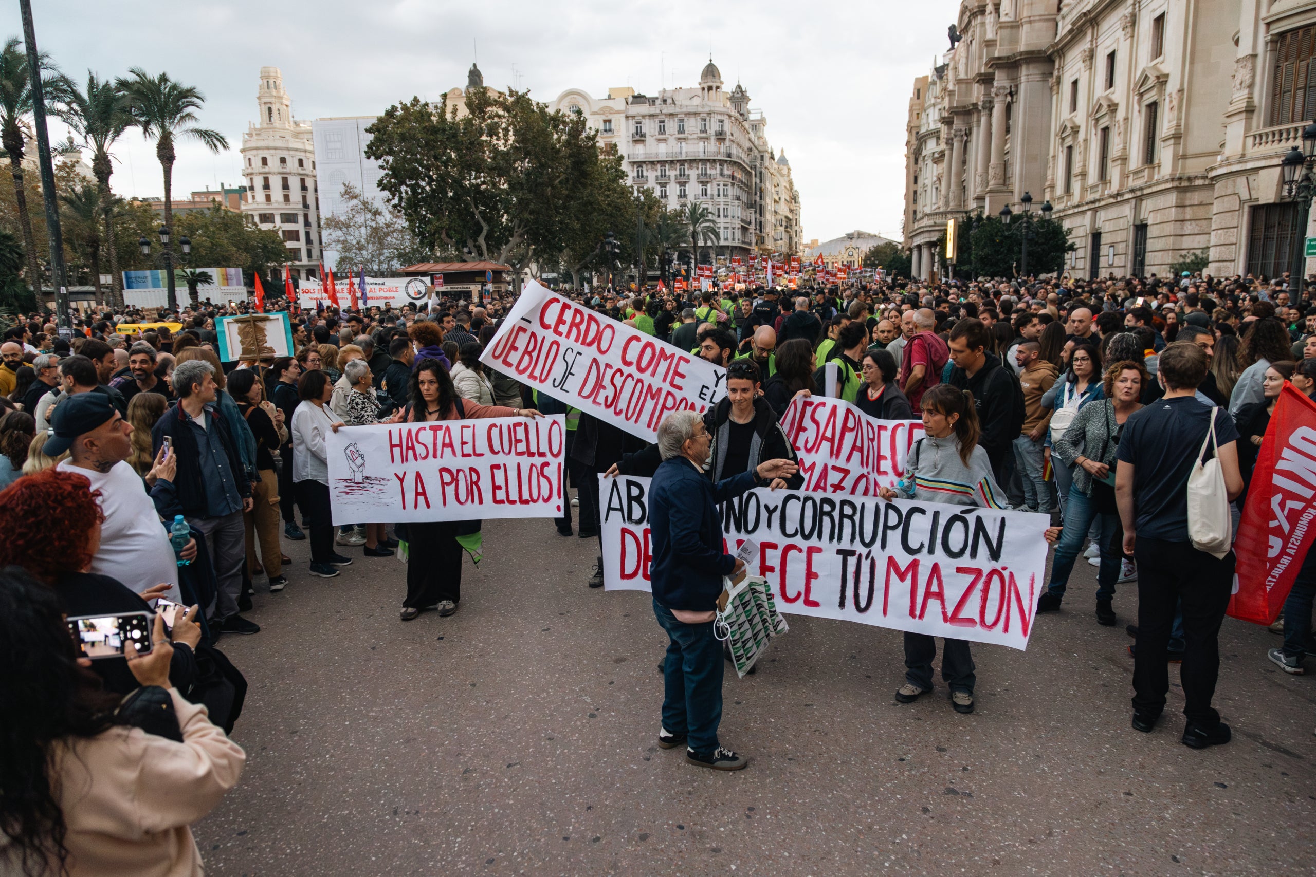 Manifestació a València per a exigir la dimissió del president de la Generalitat Valenciana, Carlos Mazón, el 9 de novembre | Lluís Martí