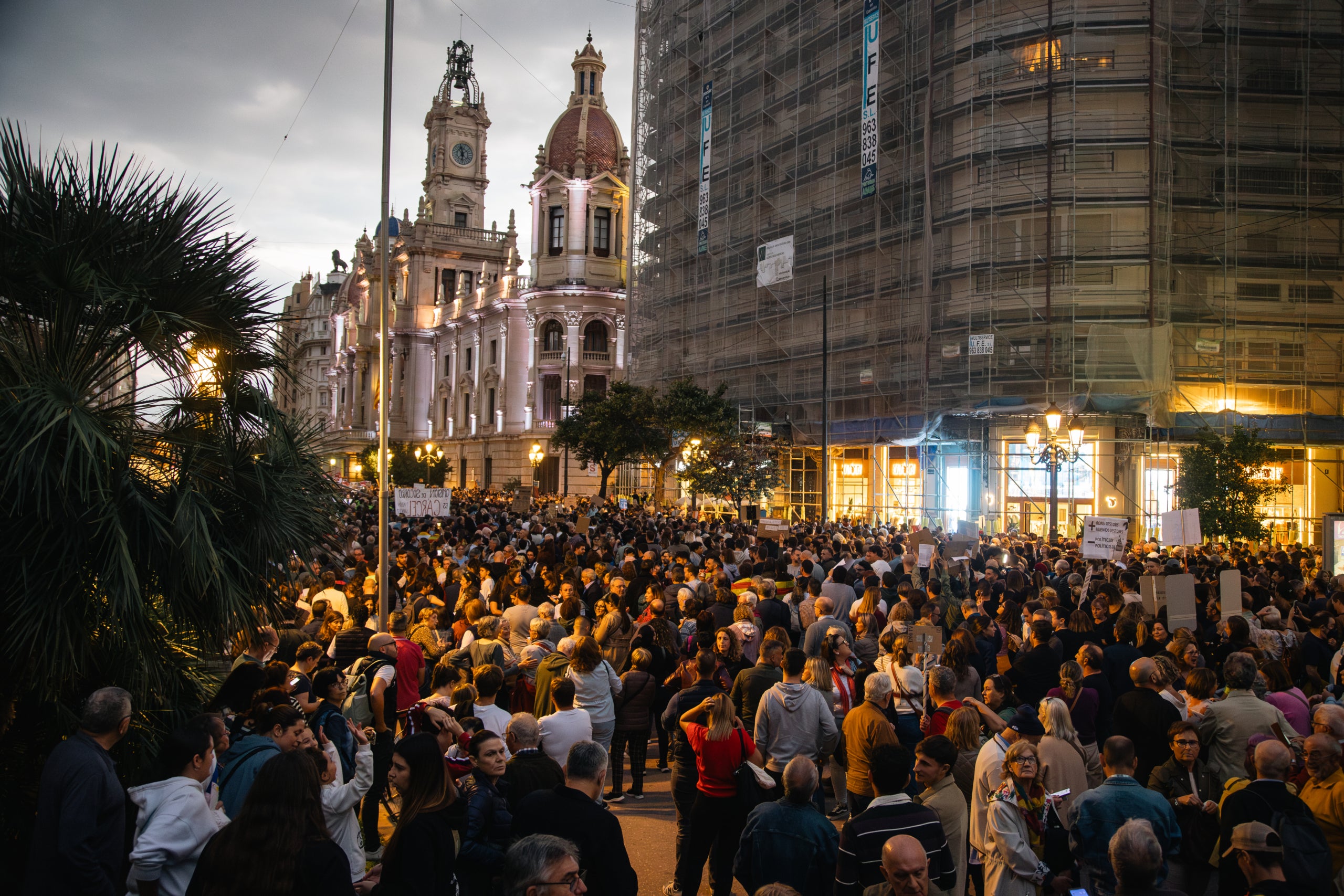 Manifestació a València per a exigir la dimissió del president de la Generalitat Valenciana, Carlos Mazón, el 9 de novembre | Lluís Martí