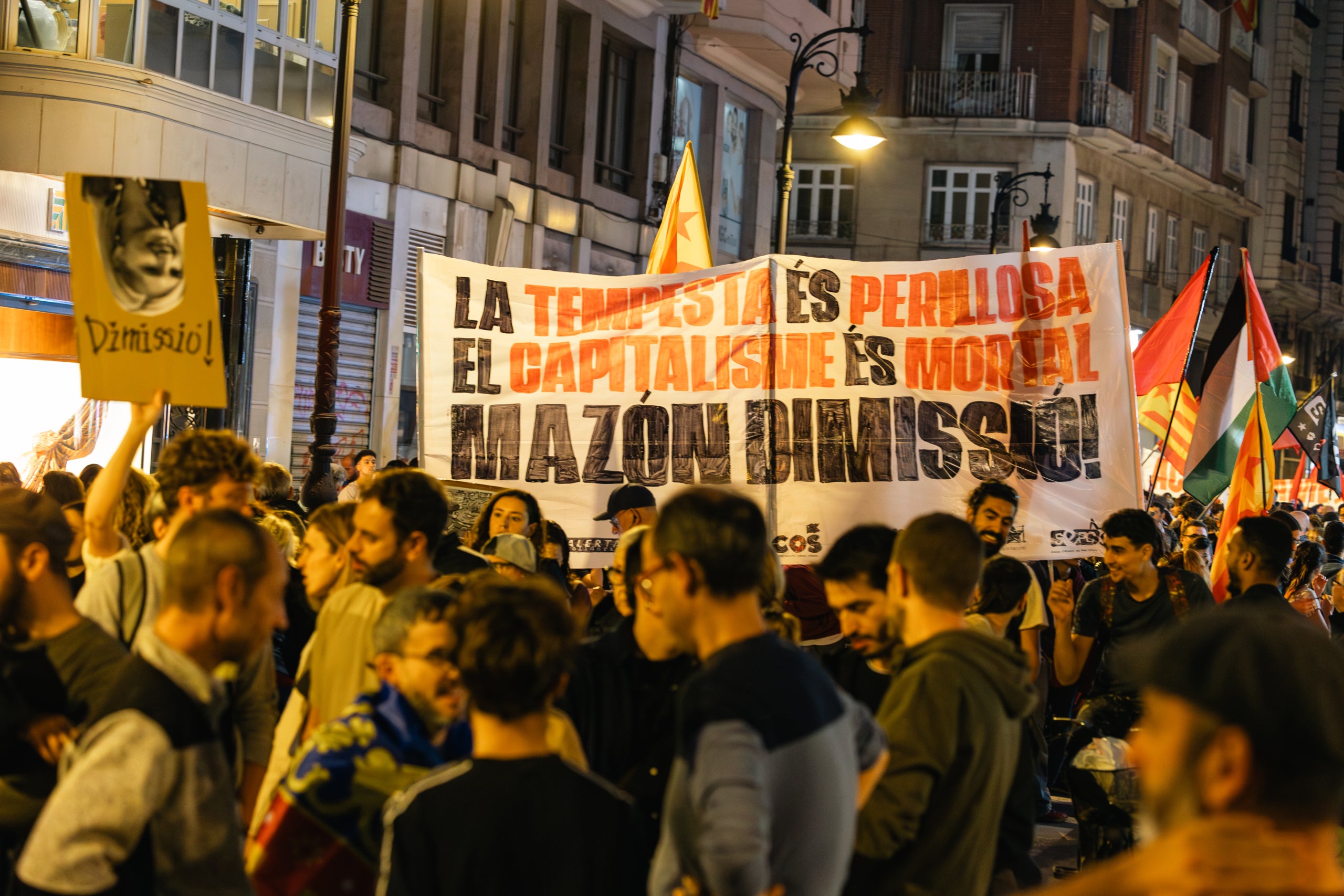 Manifestació a València per a exigir la dimissió del president de la Generalitat Valenciana, Carlos Mazón, el 9 de novembre | Lluís Martí
