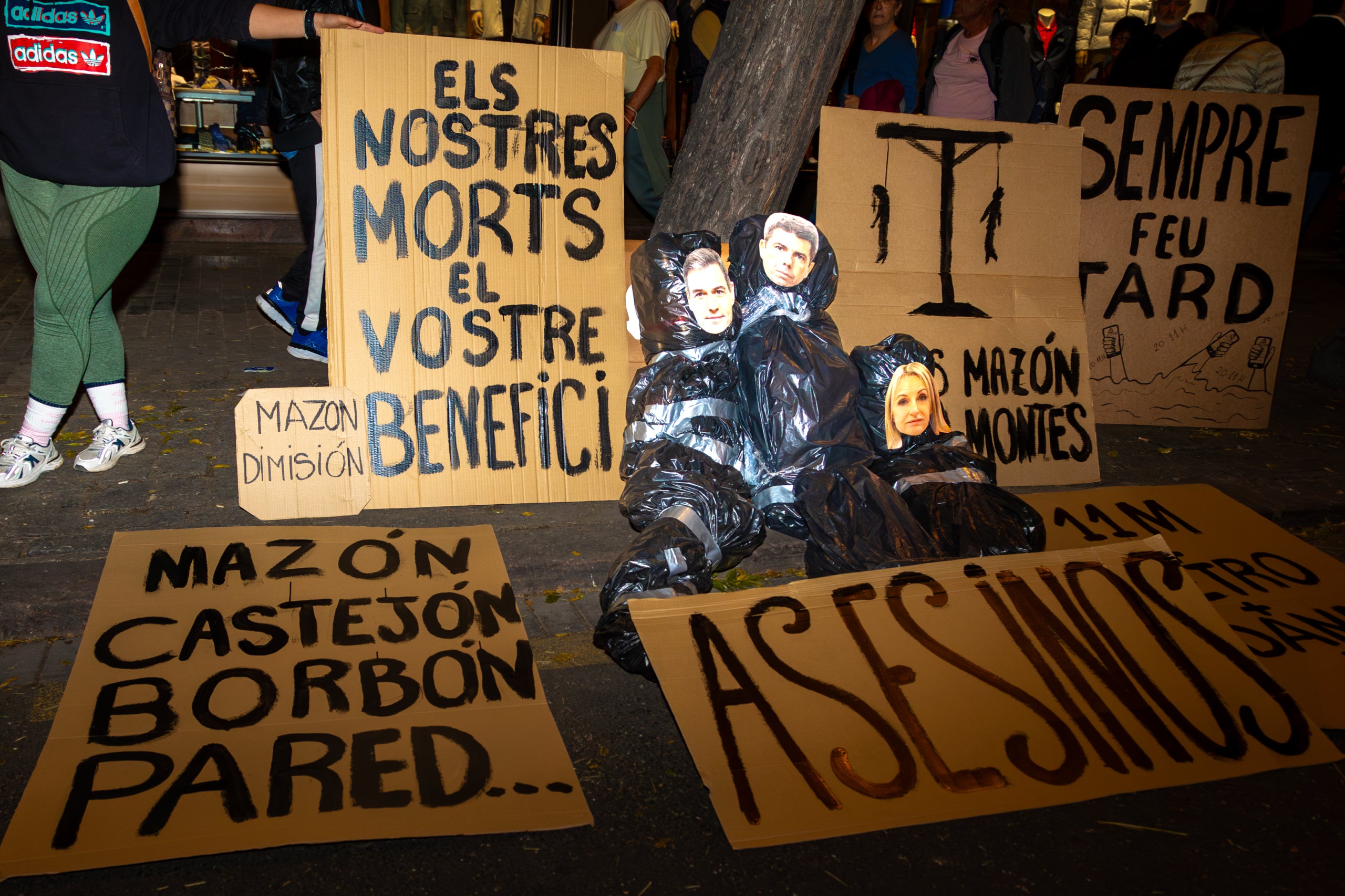Manifestació a València per a exigir la dimissió del president de la Generalitat Valenciana, Carlos Mazón, el 9 de novembre | Lluís Martí
