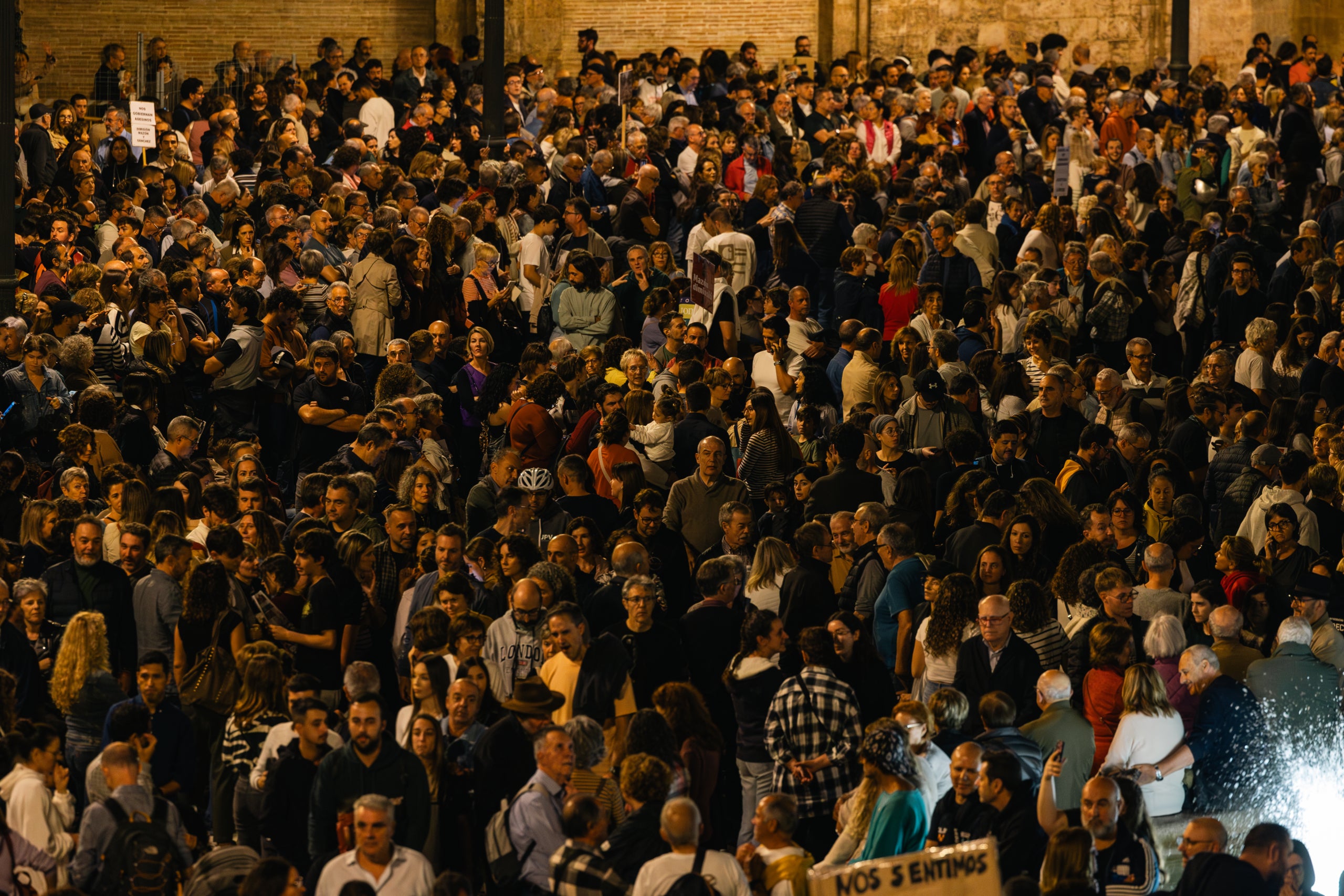 Manifestació a València per a exigir la dimissió del president de la Generalitat Valenciana, Carlos Mazón, el 9 de novembre | Lluís Martí