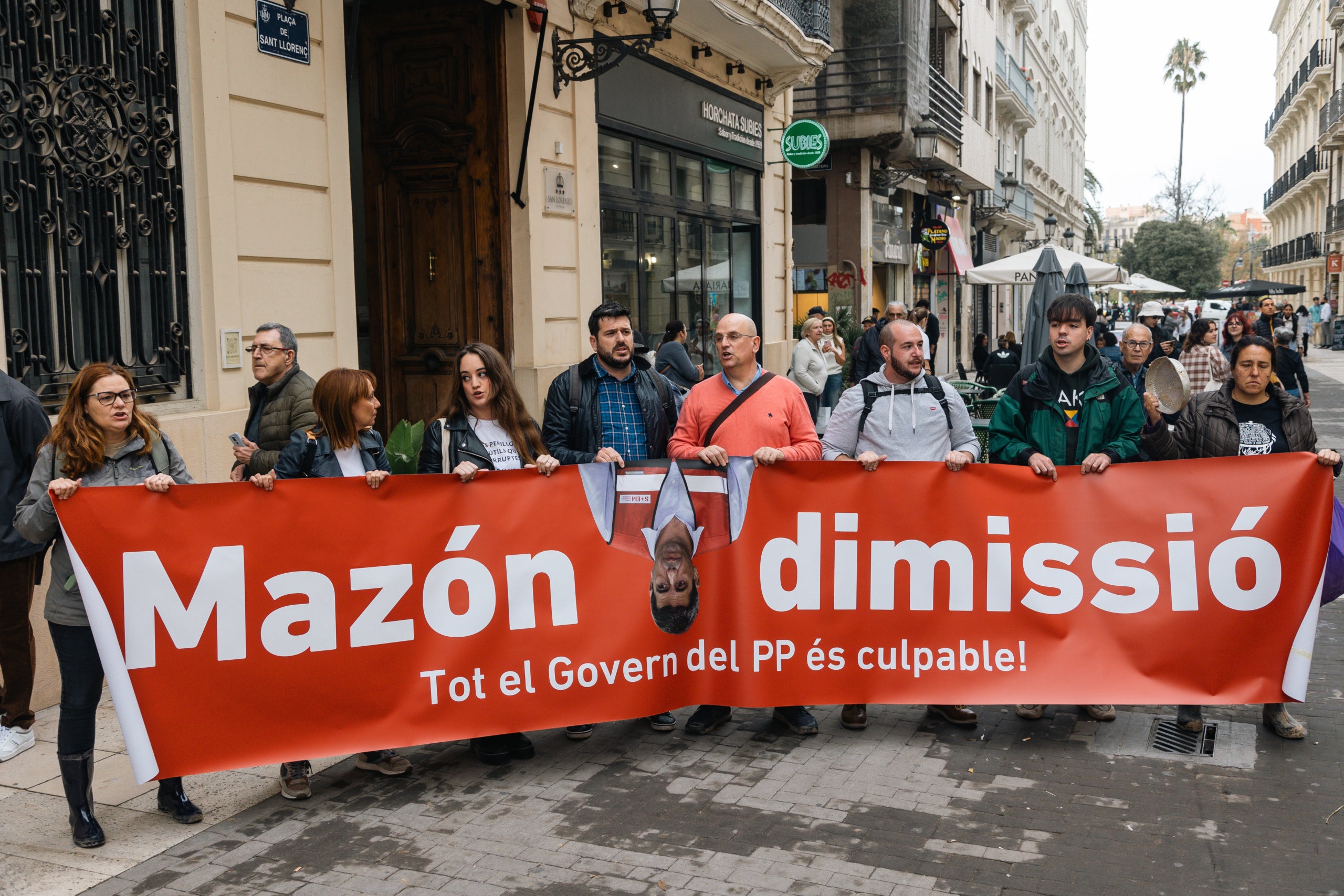 Protesta contra Mazón davant Les Corts, el 15 de novembre del 2024 | Lluís Martí