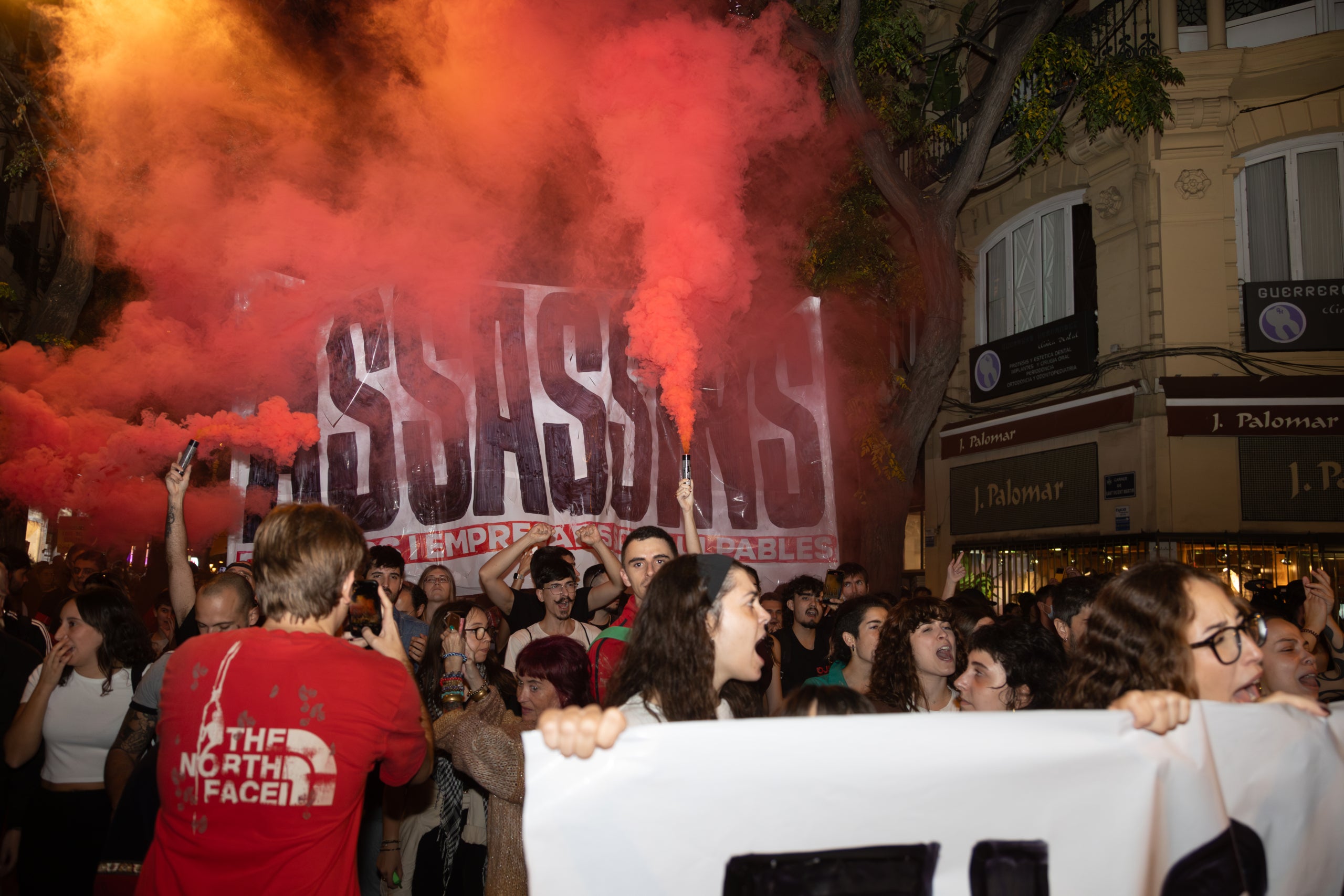 Manifestació a València per a exigir la dimissió del president de la Generalitat Valenciana, Carlos Mazón, el 9 de novembre | Lluís Martí