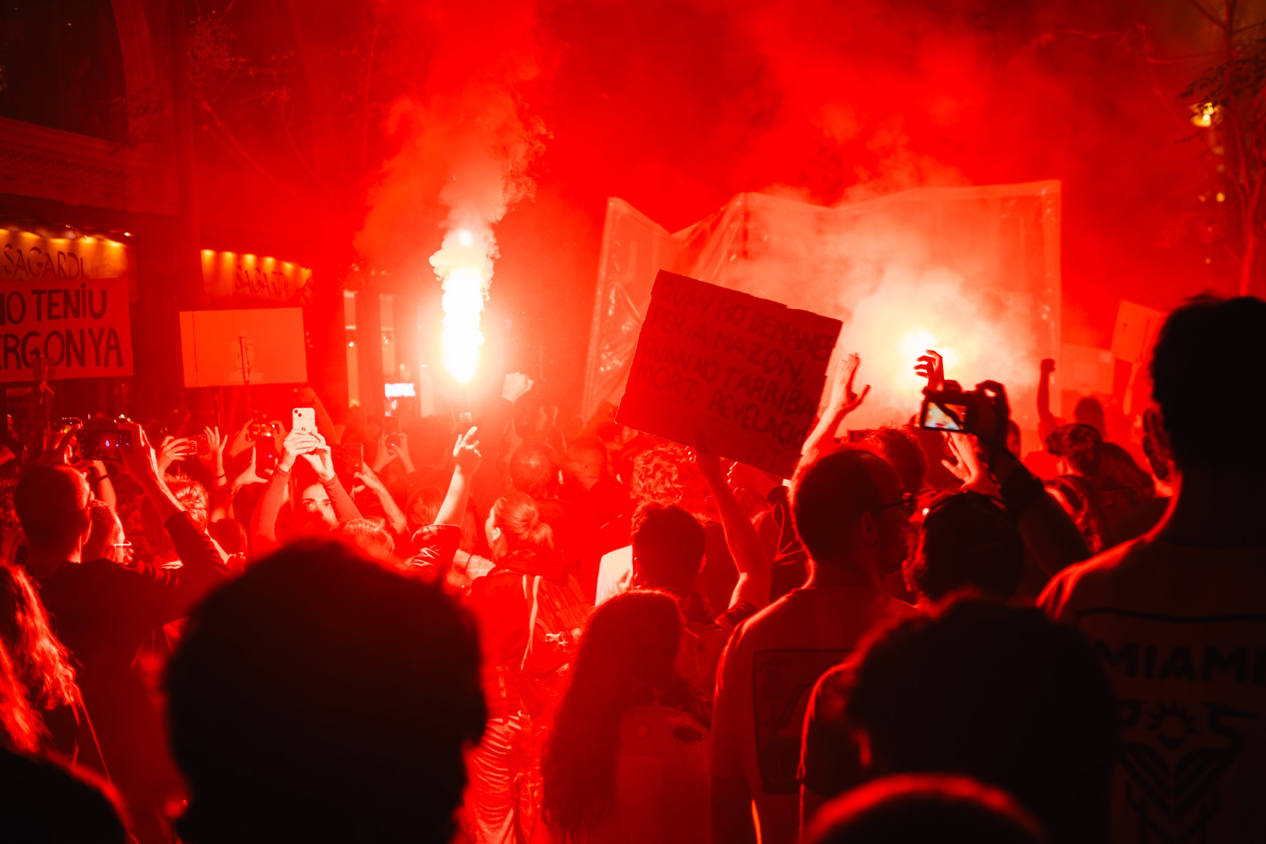 Manifestació a València per a exigir la dimissió del president de la Generalitat Valenciana, Carlos Mazón, el 9 de novembre | Lluís Martí