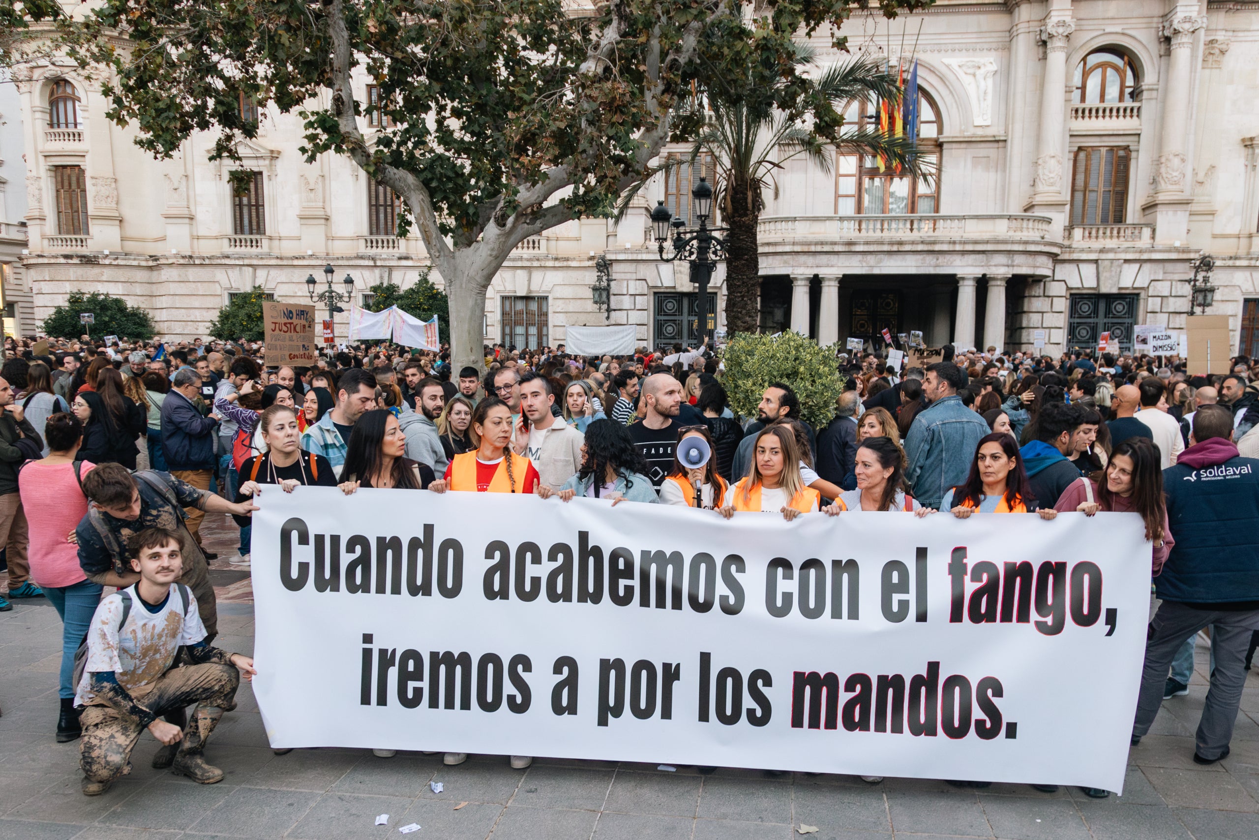 Manifestació a València per a exigir la dimissió del president de la Generalitat Valenciana, Carlos Mazón, el 9 de novembre | Lluís Martí