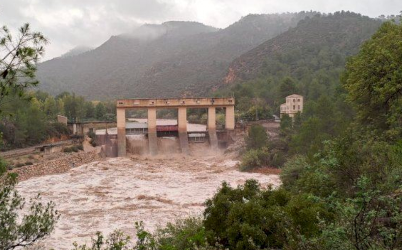 Embassament de Vallat, al riu Millars, el 30 d'octubre