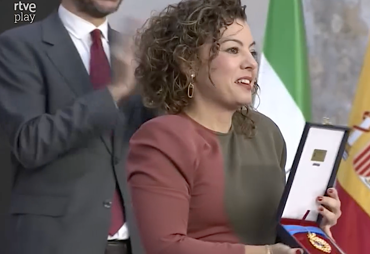 La directora de la Fundació Bromera rep la Medalla d'Or al Mèrit Cultural