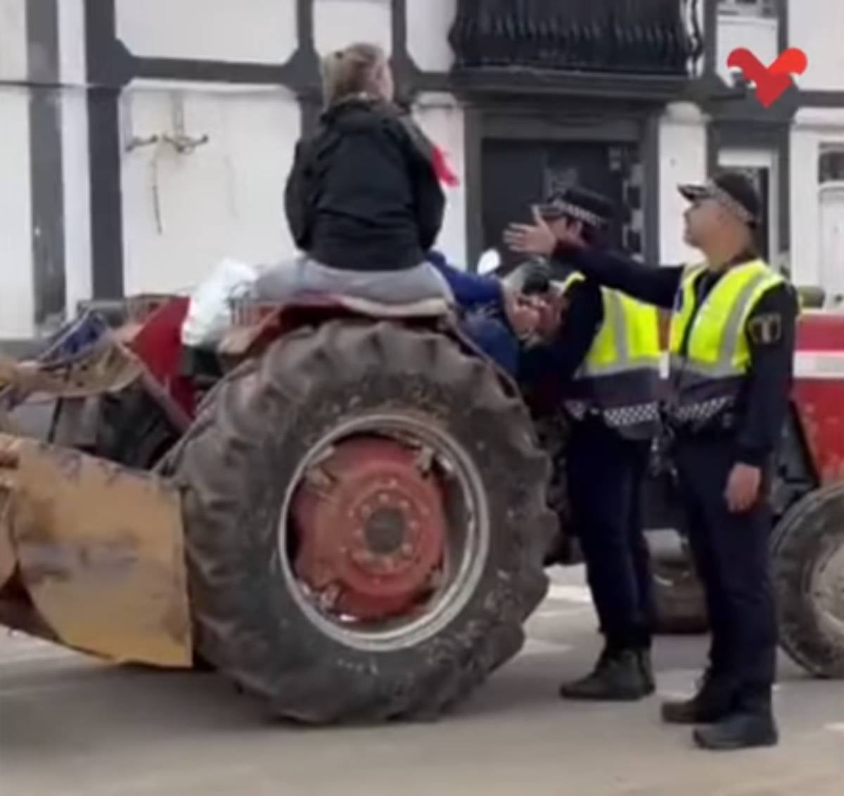 Policia Local de València crida uns voluntaris a Castellar l'Oliveral