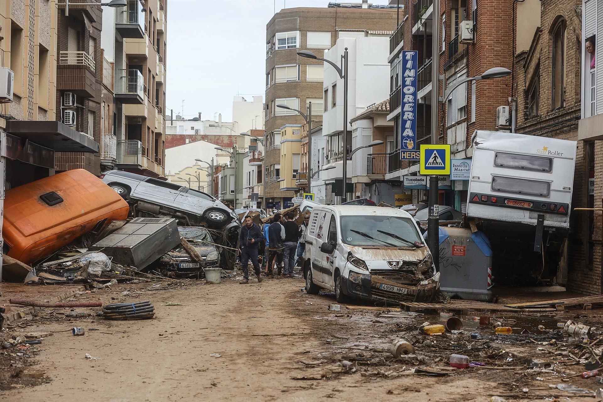 Vehicles arrossegats per l'aigua a Sedaví (l'Horta Sud) | Rober Solsona | EP