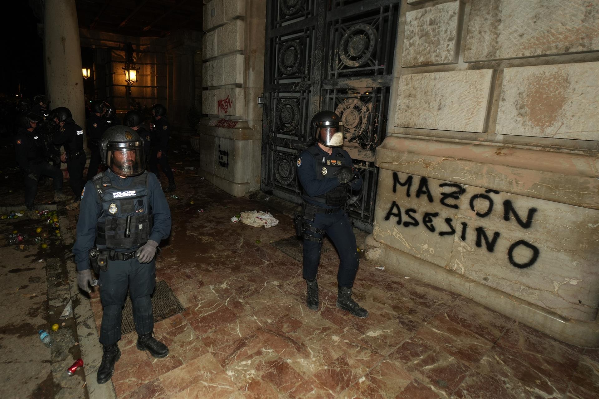 Policia espanyola després de la manifestació per la dimissió del president Mazón / Europa Press