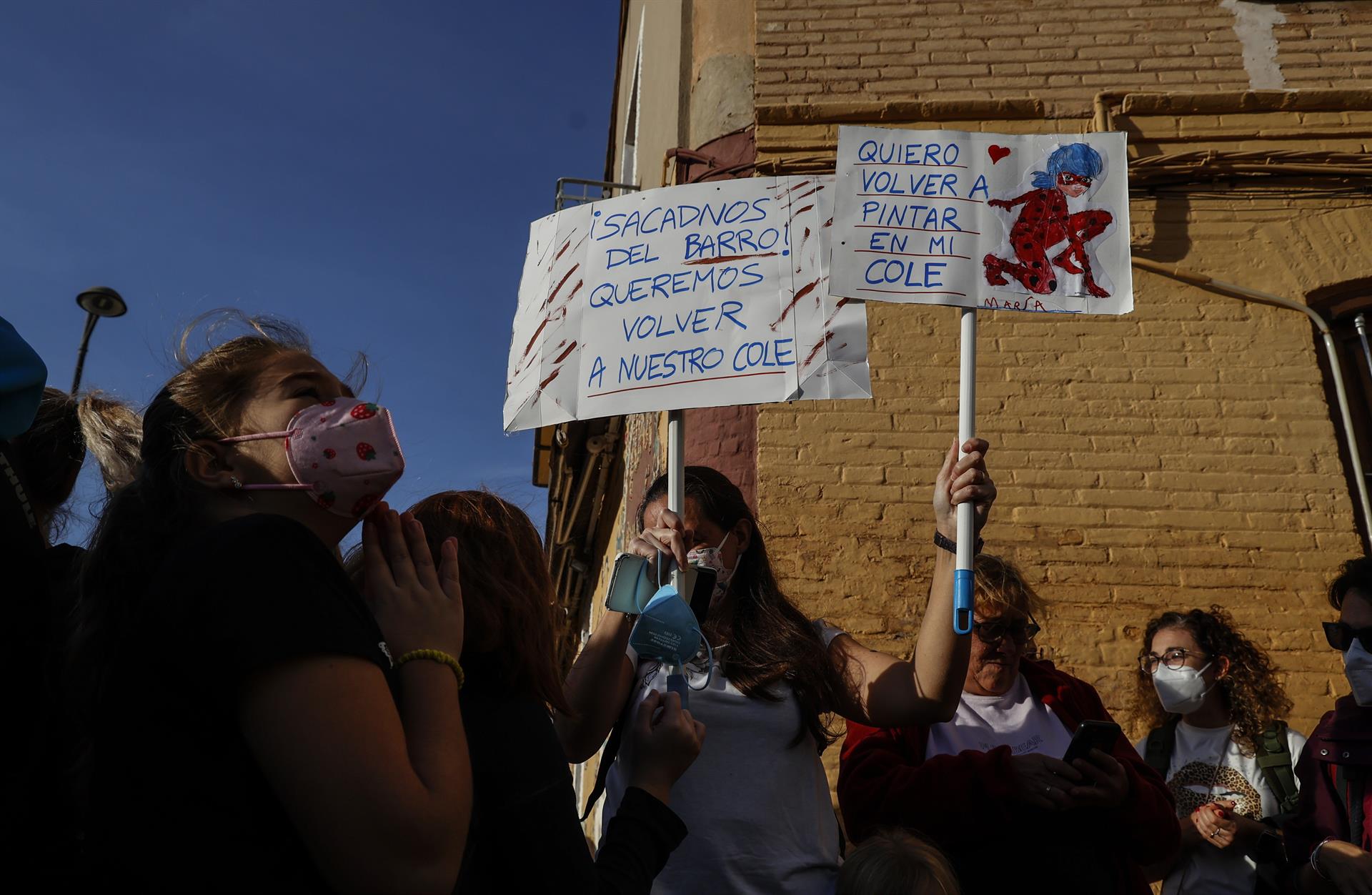 Les AMPA de Paiporta protesten per l'«abandó» d'Educació | Rober Solsona | EP