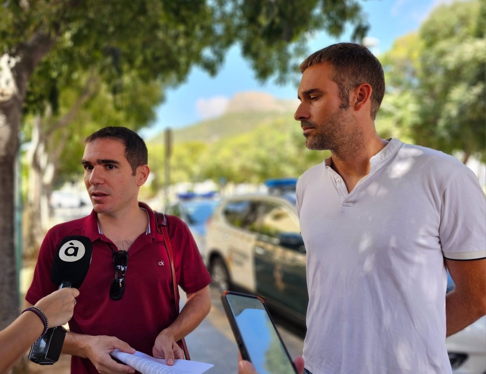 El portaveu de Compromís a la Diputació d'Alacant, Ximo Perles, i el diputat a Les Corts, Gerard Fullana