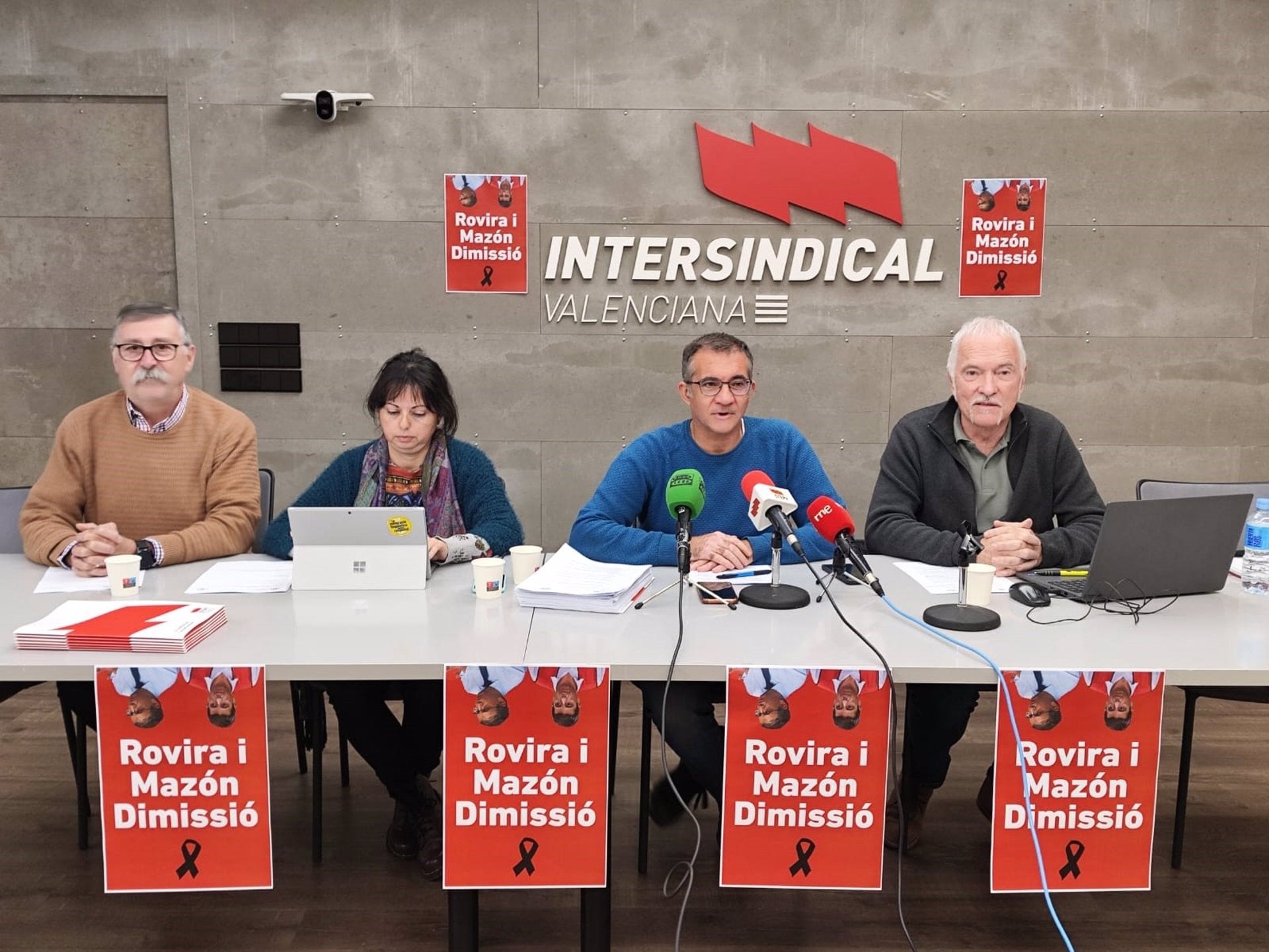 Responsables d'Intersindical i d'STEPV en roda de premsa / Europa Press