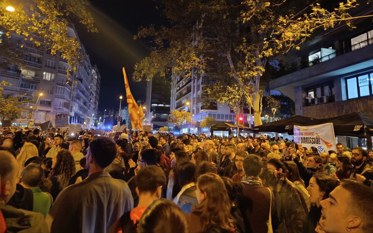 Centenars de persones protesten contra Carlos Mazón a Barcelona | ANC