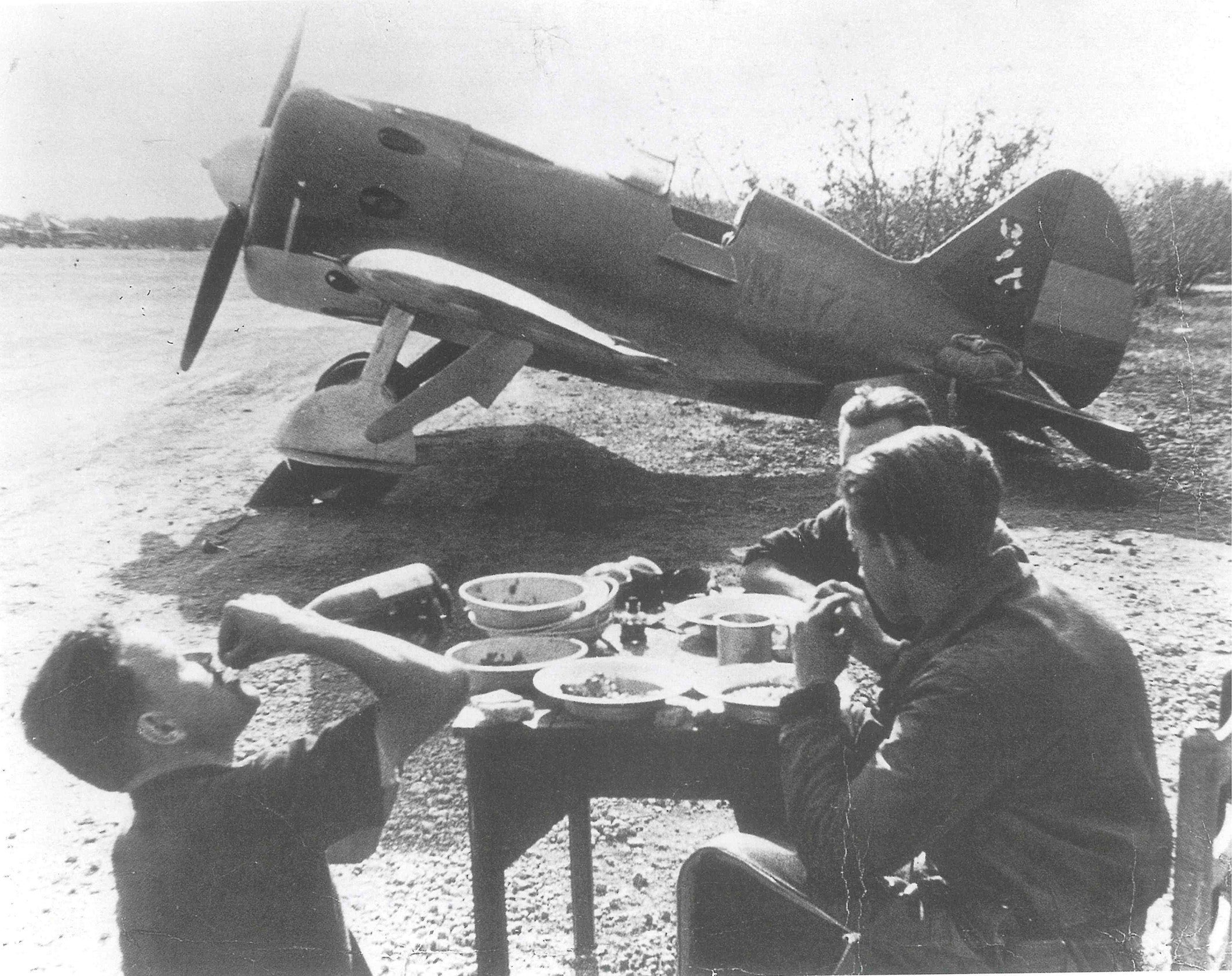 Pilot dinant a Sagunt durant la Guerra Civil / Ajuntament de Sagunt 