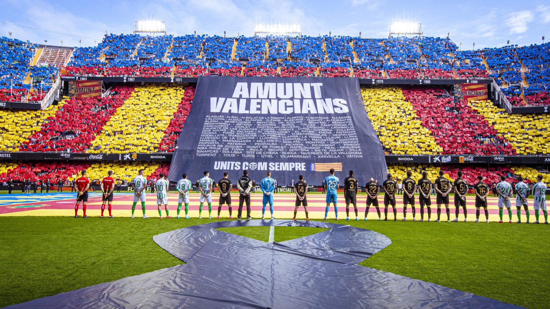 Homenatge del València CF als afectats per la dana, a Mestalla 