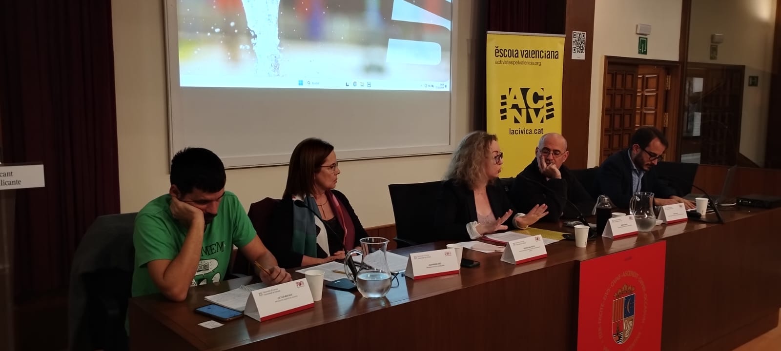 Taula redona pel Dia dels Drets Lingüístics al País Valencià / Escola Valenciana