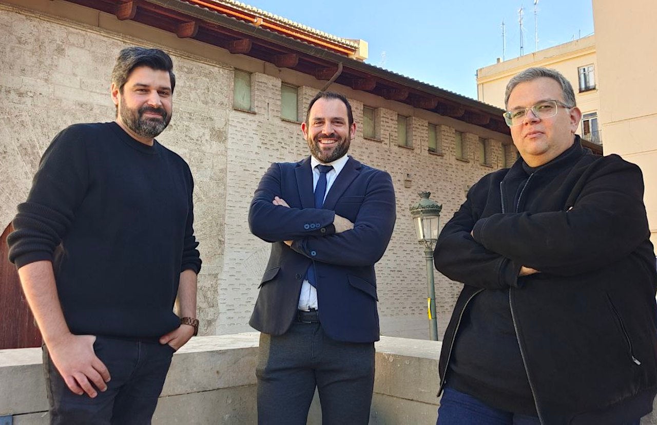Els historiadors Vicent Baydal, Frederic Aparisi i Ferran Esquilache, del Grup Harca