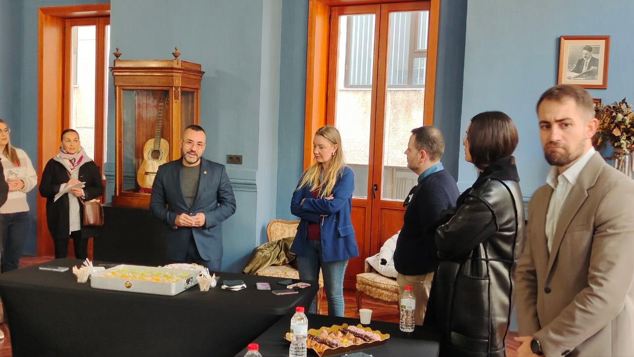 José Benlloch, alcalde de Vila-real, i al seu costat la vocelalcaldessa, Maria Fajardo