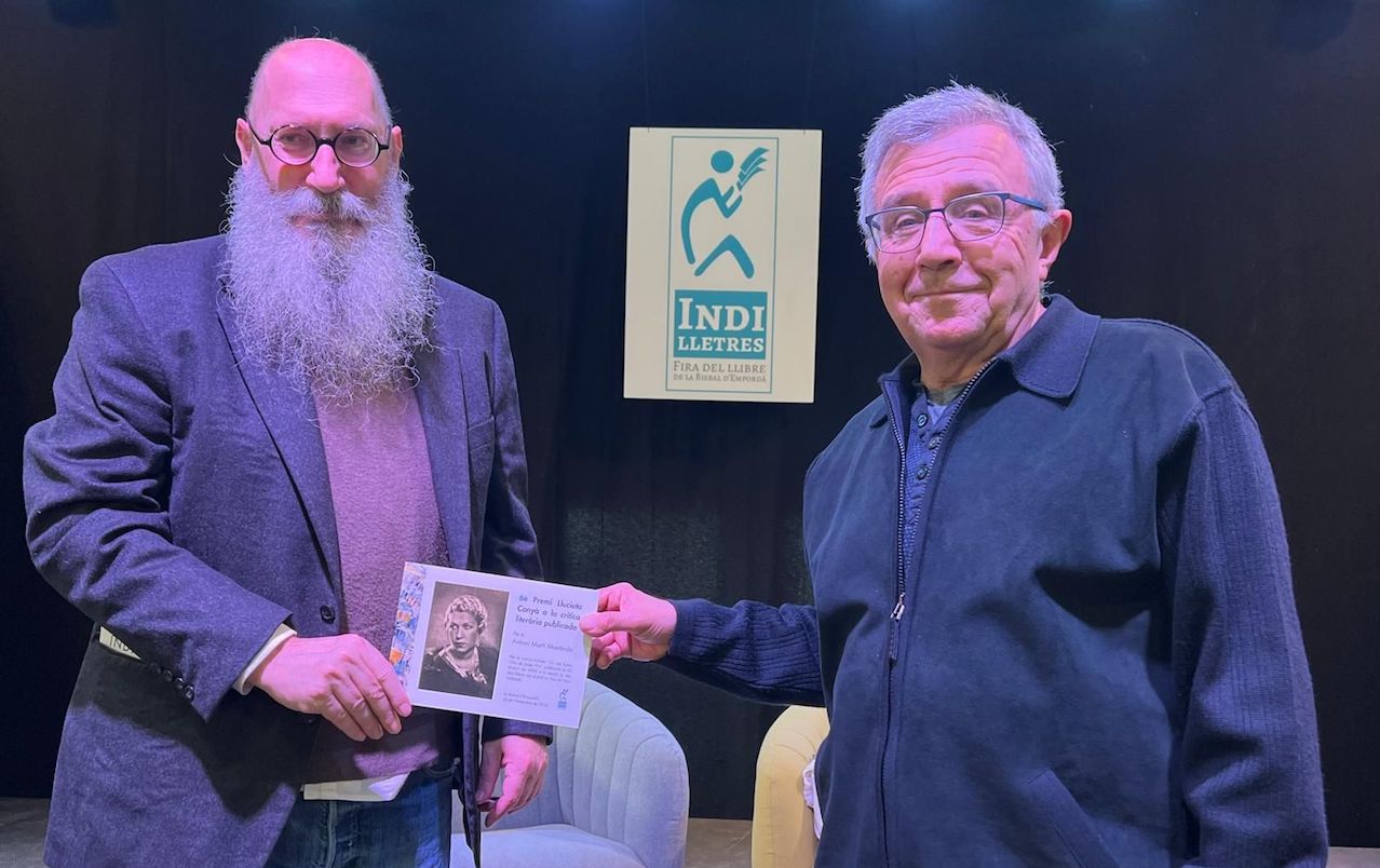 Antoni Martí Monterde rep el 6é premi de crítica literària Llucieta Canyà a Indilletres