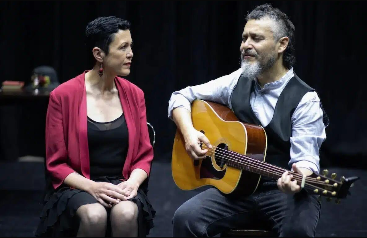 Elsa Tronchoni i Tomàs de los Santos en l'espectacle «La rosa als llavis», basat n l'obra de Joan Salvat-Papasseit