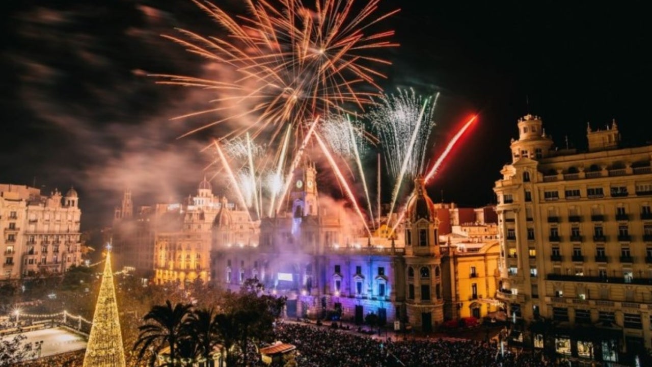 Plaça de l'Ajuntament de València en Nadal. Visit València.