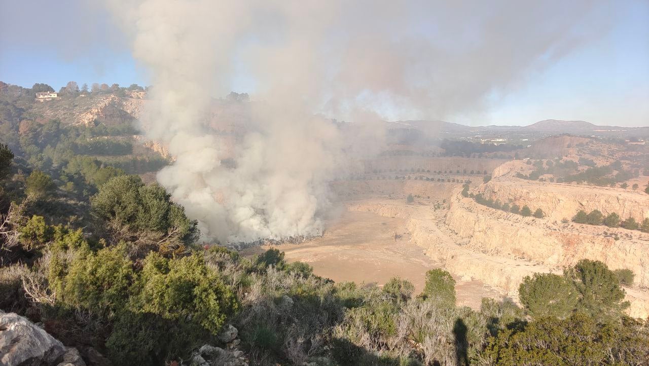 Incendi a Alberic (Ribera Alta)