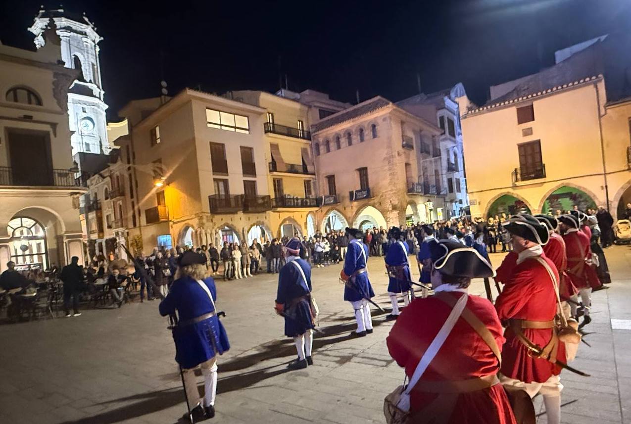 La Marxa Cívica a la plaça Major, on s'ha sentit el toc d'alarma |  Lluís Rodríguez