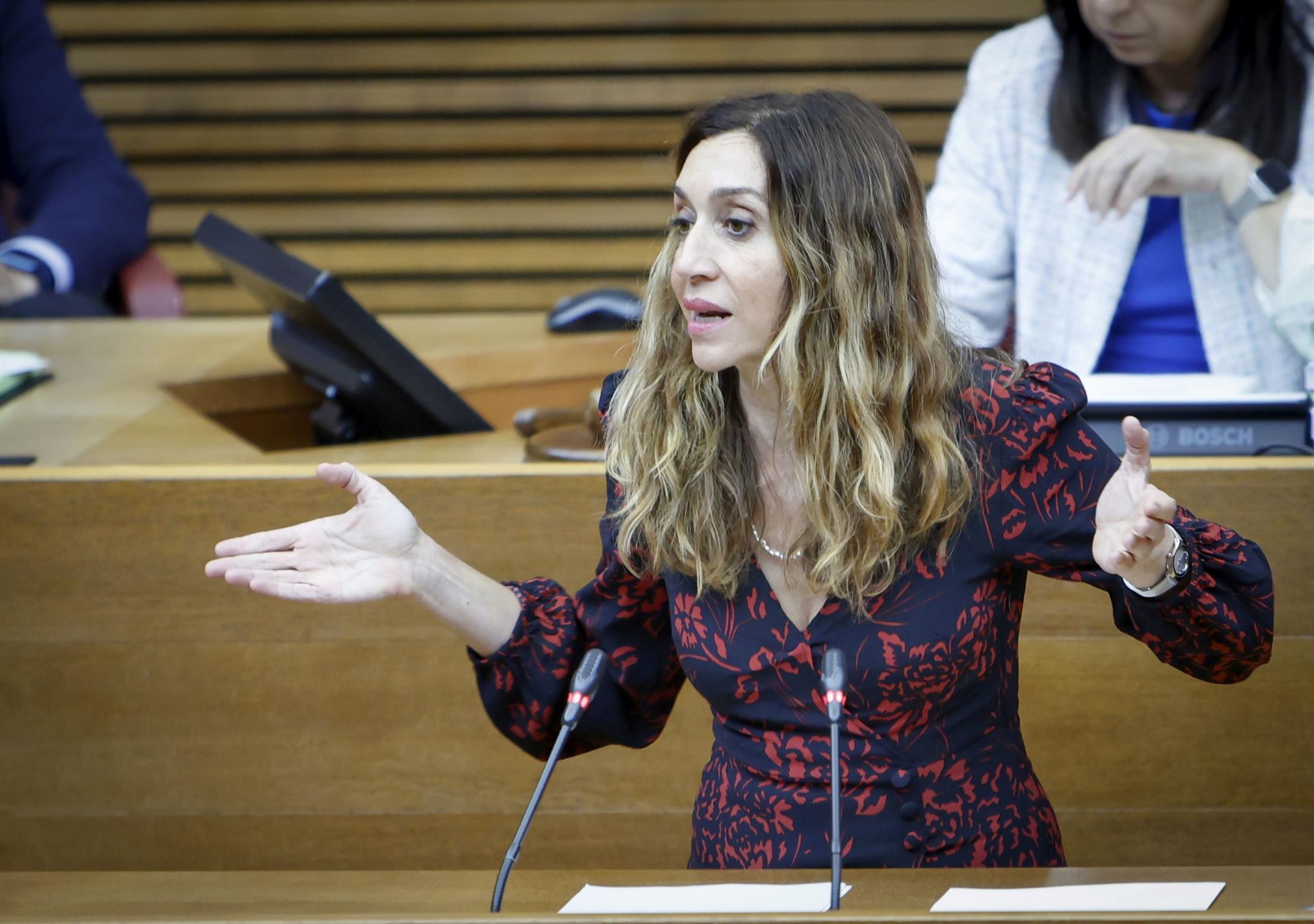 Compromís va interposar una denúncia contra el president de la Generalitat, Carlos Mazón, davant l'Agència Antifrau el 6 de maig del 2024 per «l'ús indegut de recursos públics en les seues xarxes socials personals». Ara la coalició ha ampliat aquesta denúncia, segons ha comunicat aquest dijous la portaveu adjunta de la formació a les Corts Valencianes, Isaura Navarro | J. Cuéllar | EP