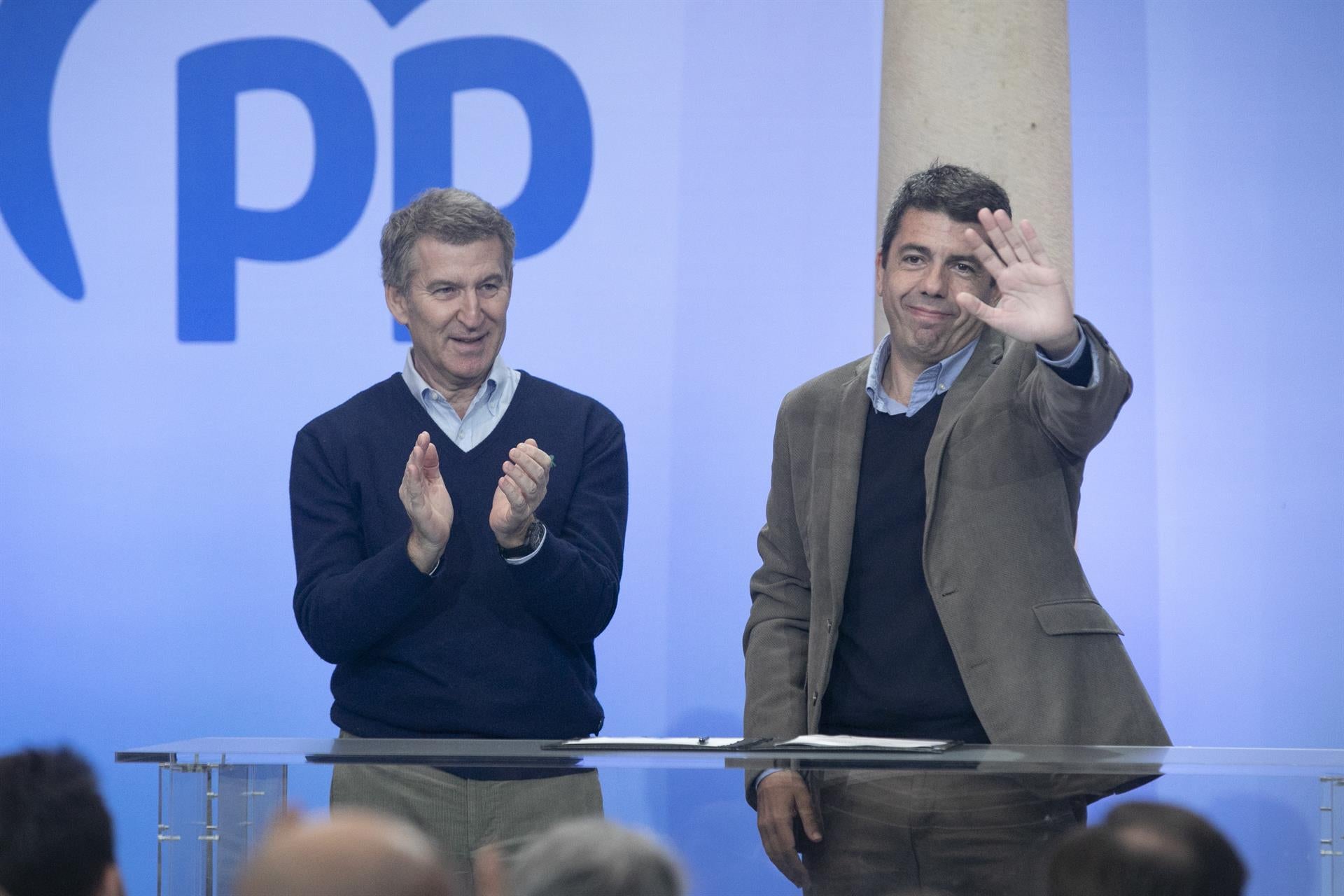 El líder del PP, Alberto Núñez Feijóo, i el president de la Generalitat, Carlos Mazón | Jorge Peteiro | EP