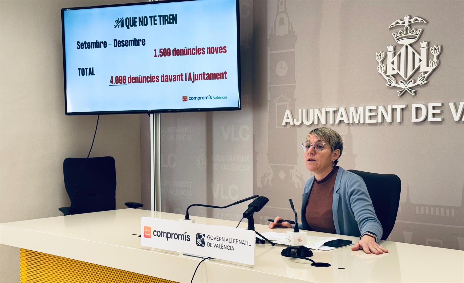 La portaveu de Compromís a l'Ajuntament de València, Papi Robles, denunciant els pisos turístics en una imatge d'arxiu