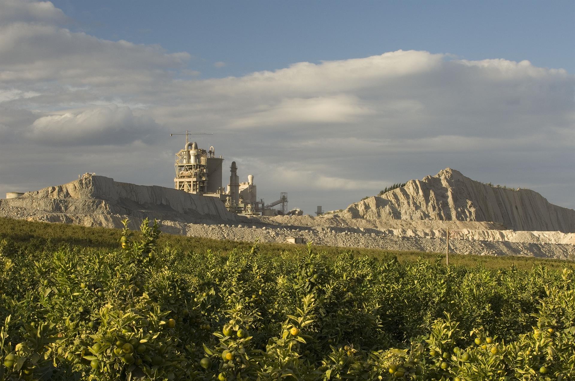 Cimentera de Cemex a la Canyada del Fenollar (Alacant) / Europa Press