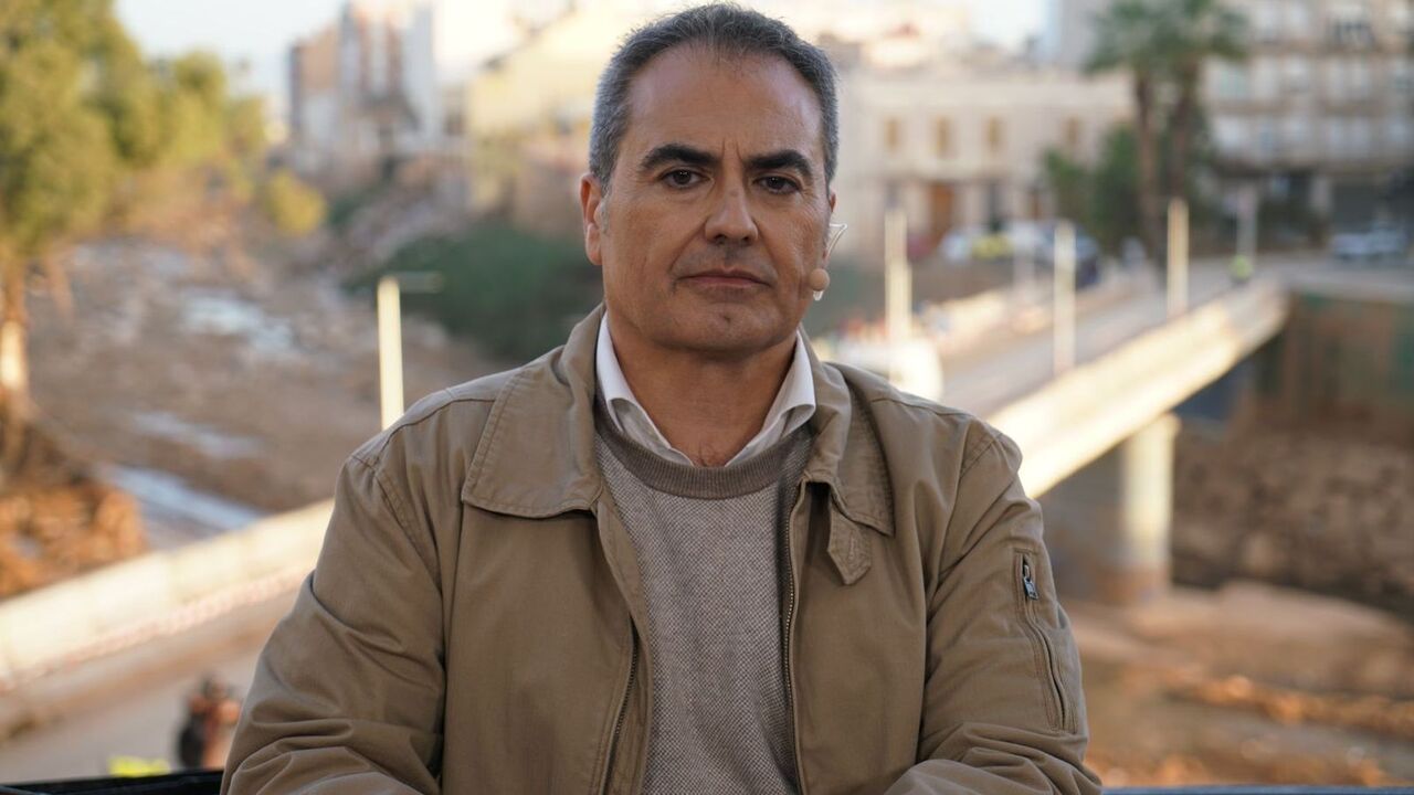 Xavi Borràs durant un programa especial per la dana. À Punt