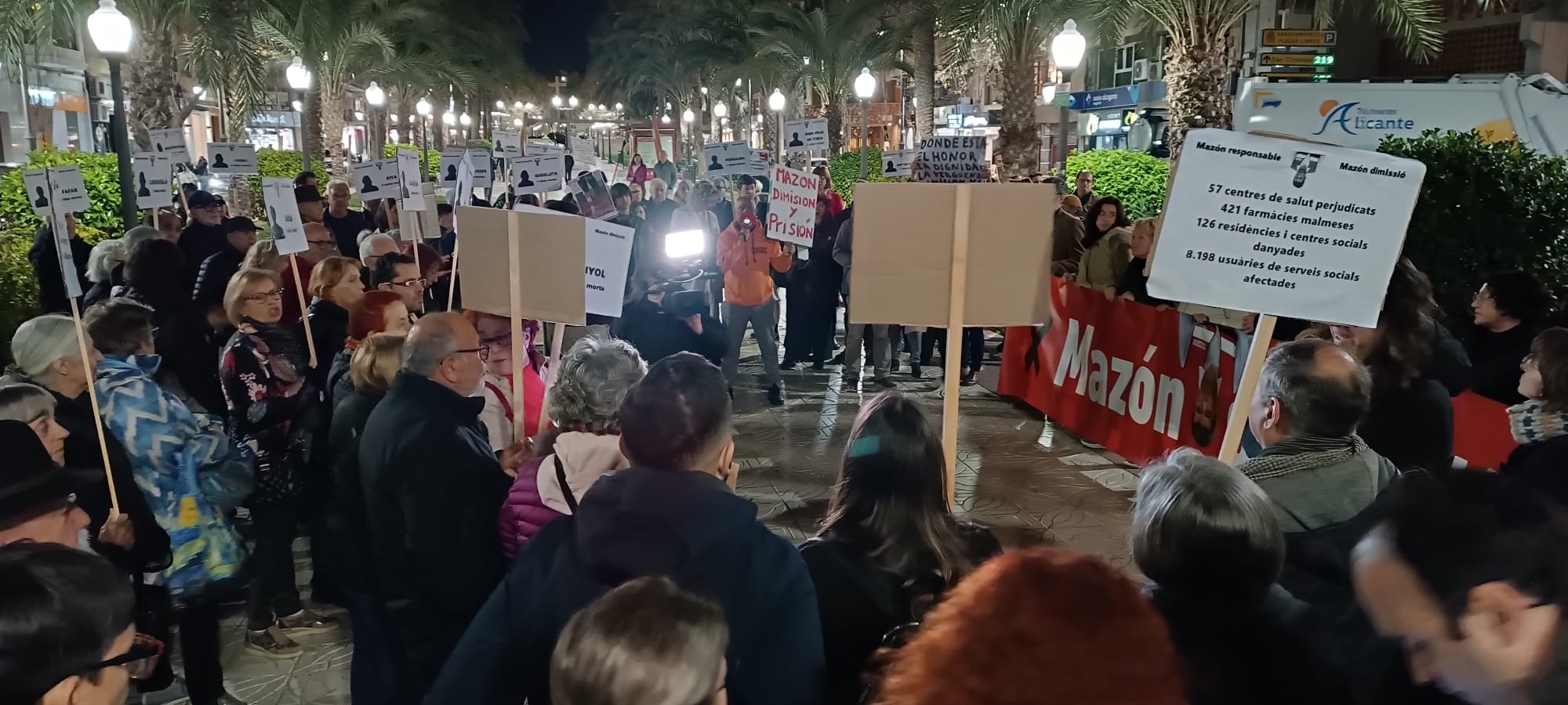 Quarta manifestació a Alacant per a demanar la dimissió del president Mazón