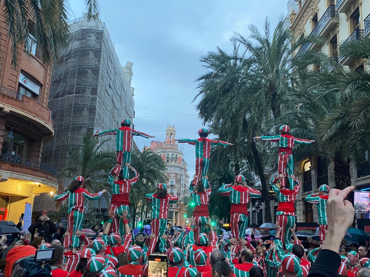 La Muixernça d'Almesí durant la manifestació per la dimissió de Mazón