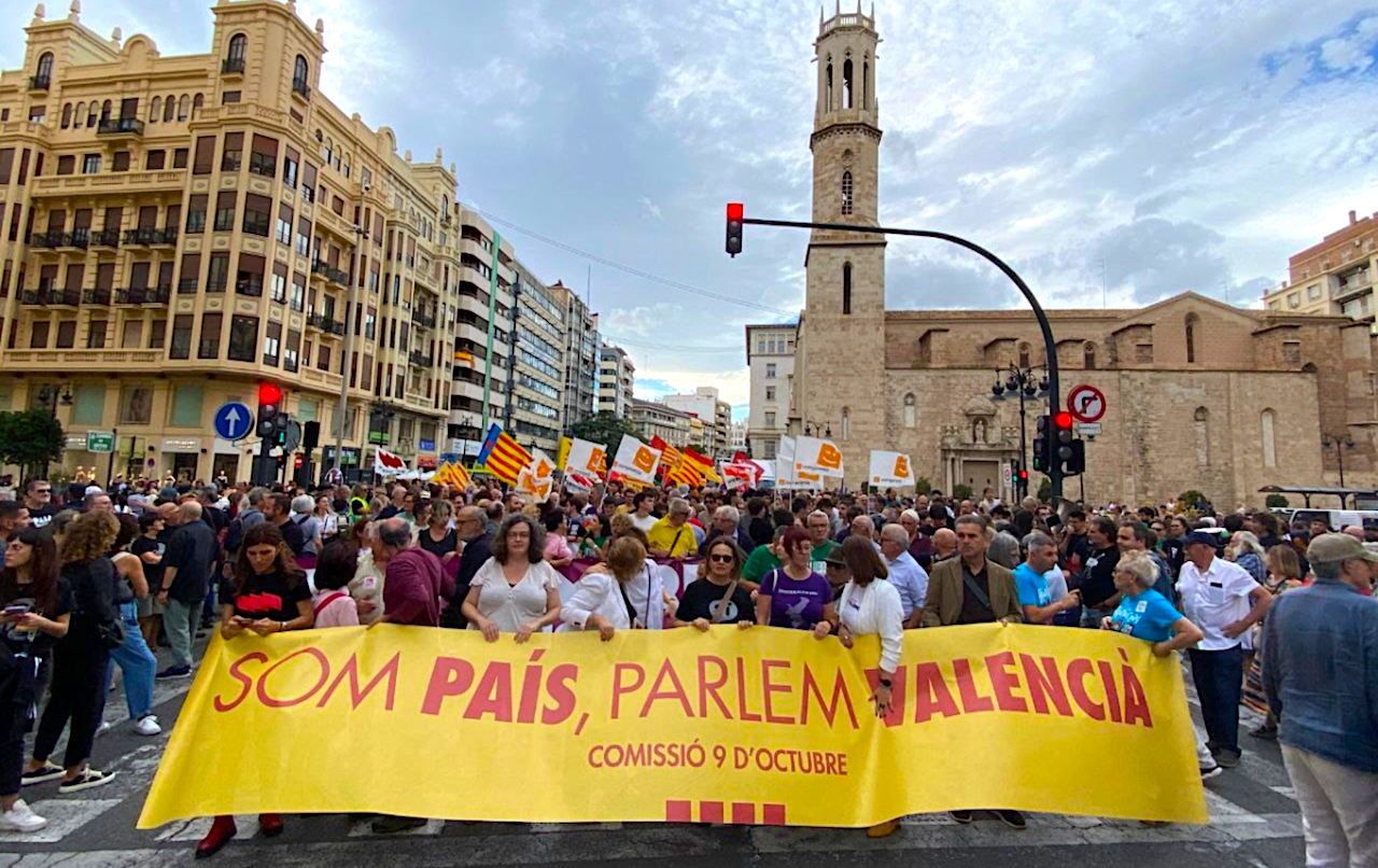 Capçalera de la manifestació del 9 d'Octubre del 2024 a la plaça de Sant Agustí de València 