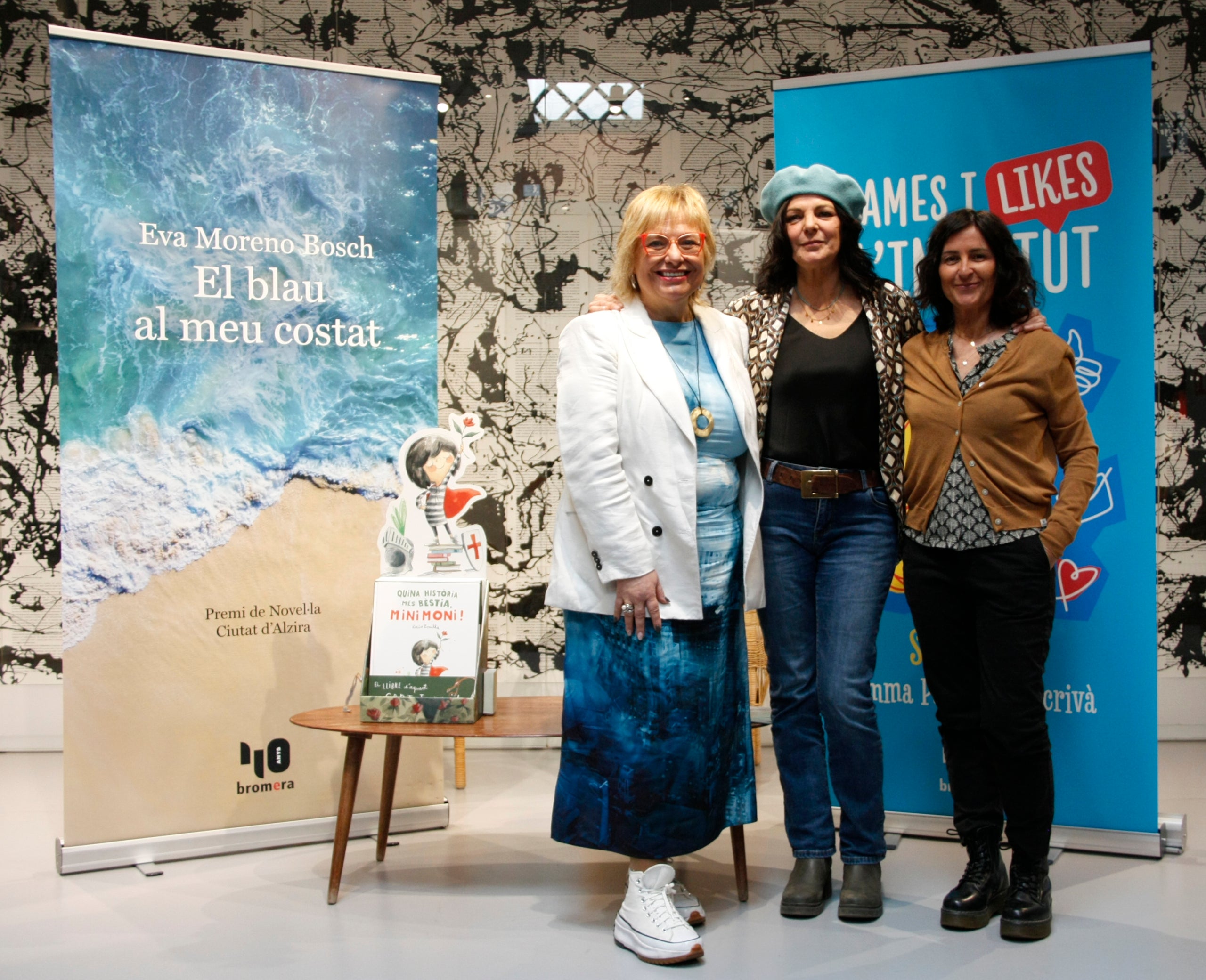 L'autora de «Drames i Likes a l'institut», Gemma Pasqual, l'autora d'«El Blau al meu costat», Eva Moreno, i l'autora de «Quina història més bèstia, Minimoni, Rocio Bonilla», a la presentació dels seus llibres |  Gerard Ullastre | ACN