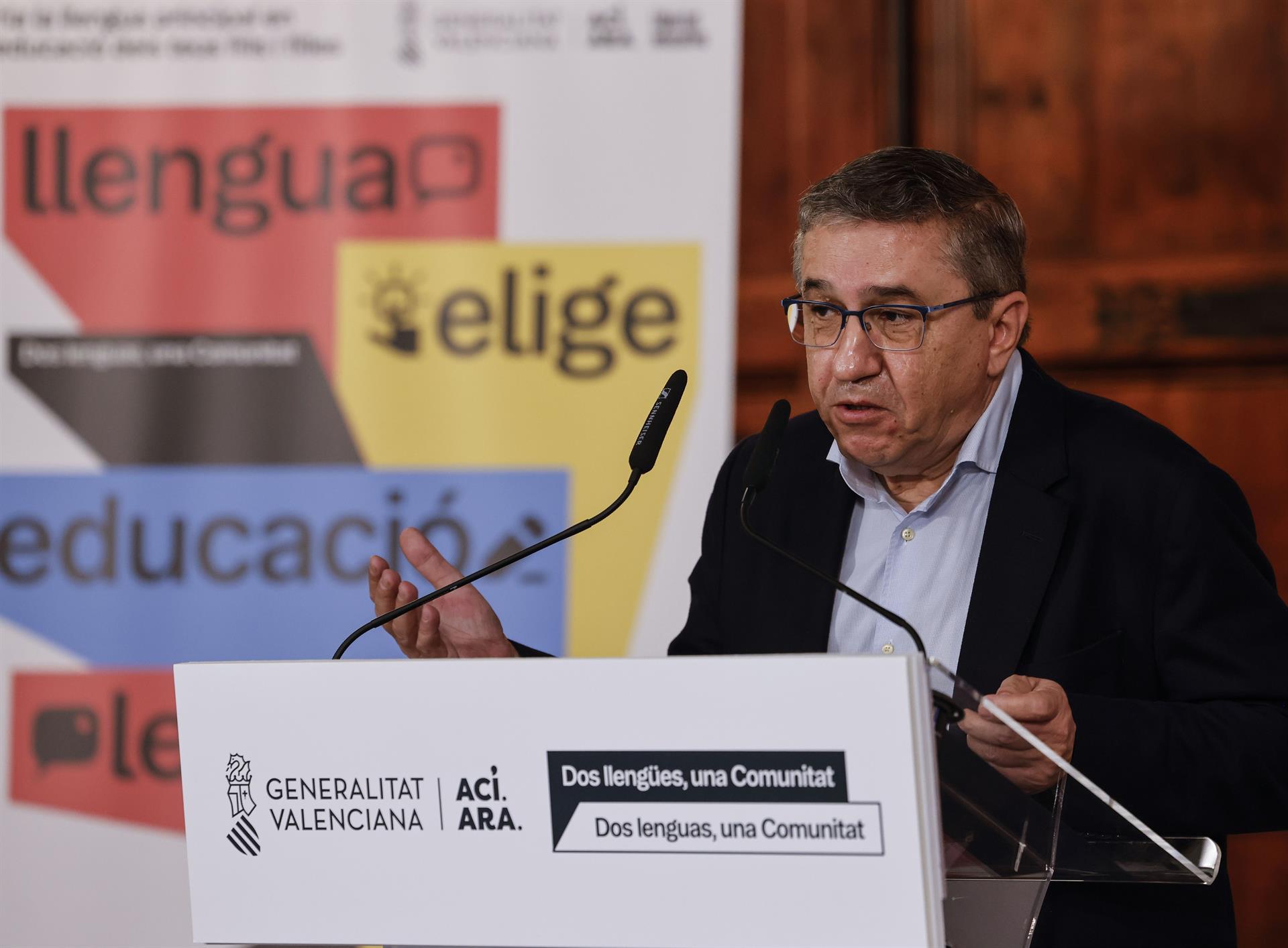 El conseller d'Educació, José Antonio Rovira (PP), presenta la consulta de la llengua base | Europa Press