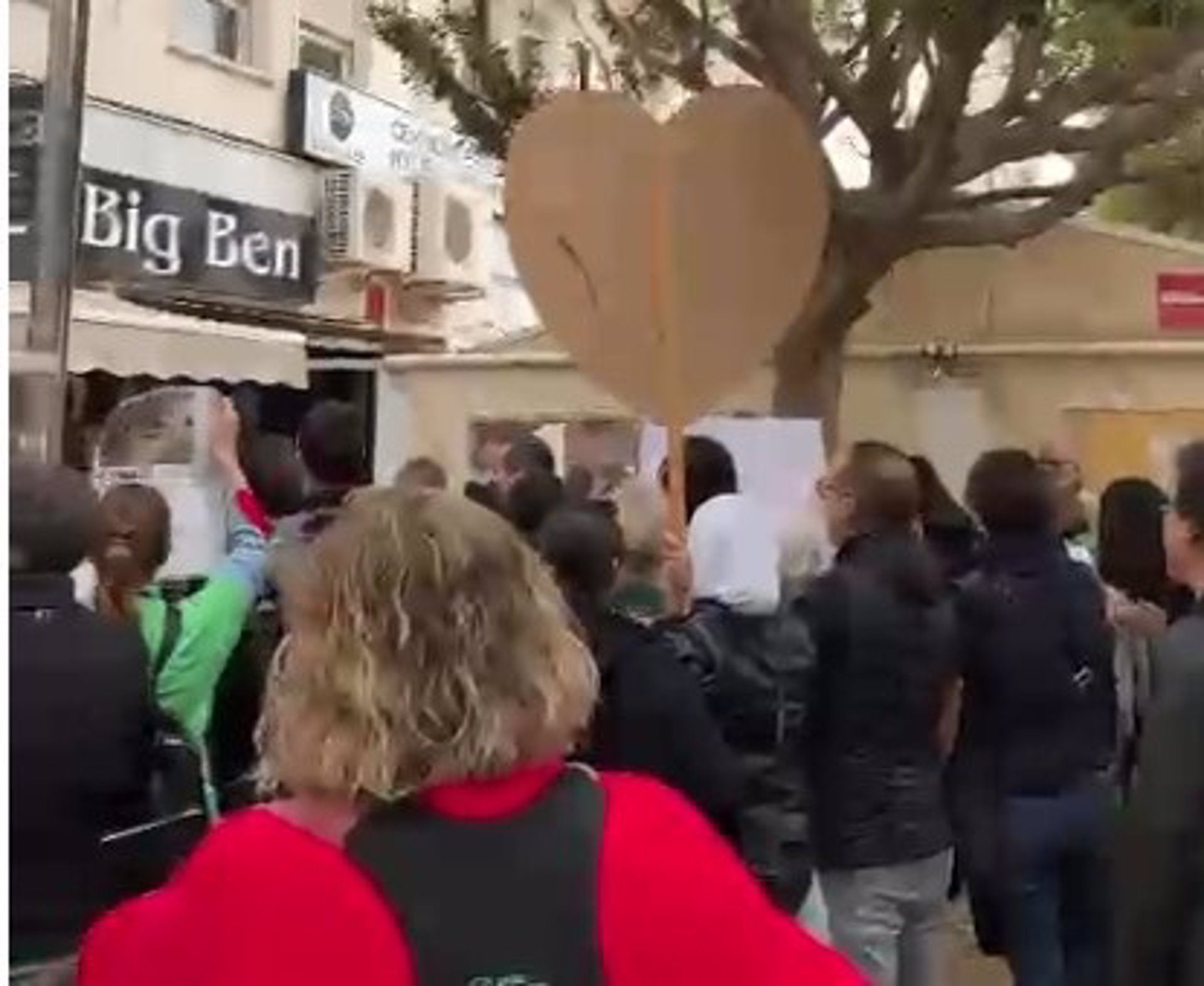 Protesta contra Mazón a Oriola el dissabte 22 de febrer / Europa Press