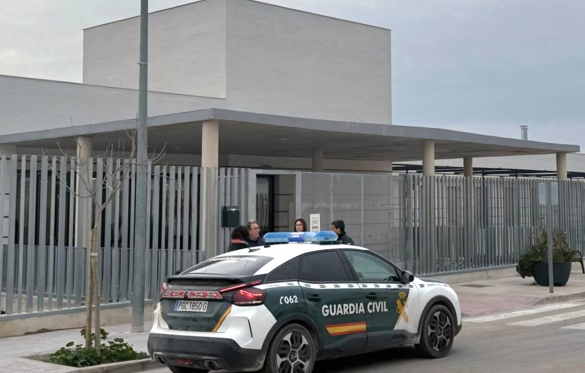La Guàrdia Civil en un centre educatiu de Iàtova després de rebre amenaces | EP