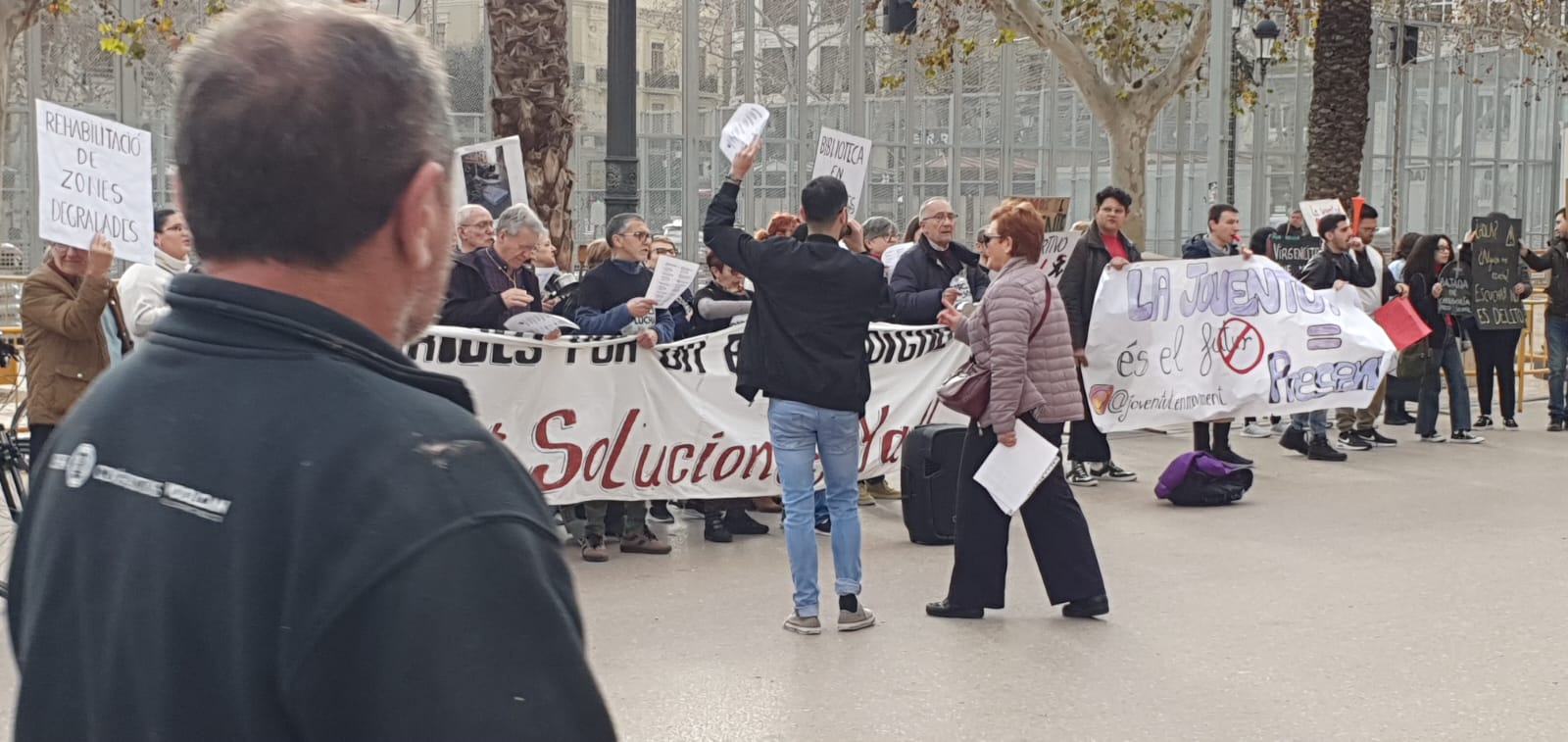 Protesta d'Orriols en Lucha davant de l'Ajuntament de València en una imatge d'arxiu