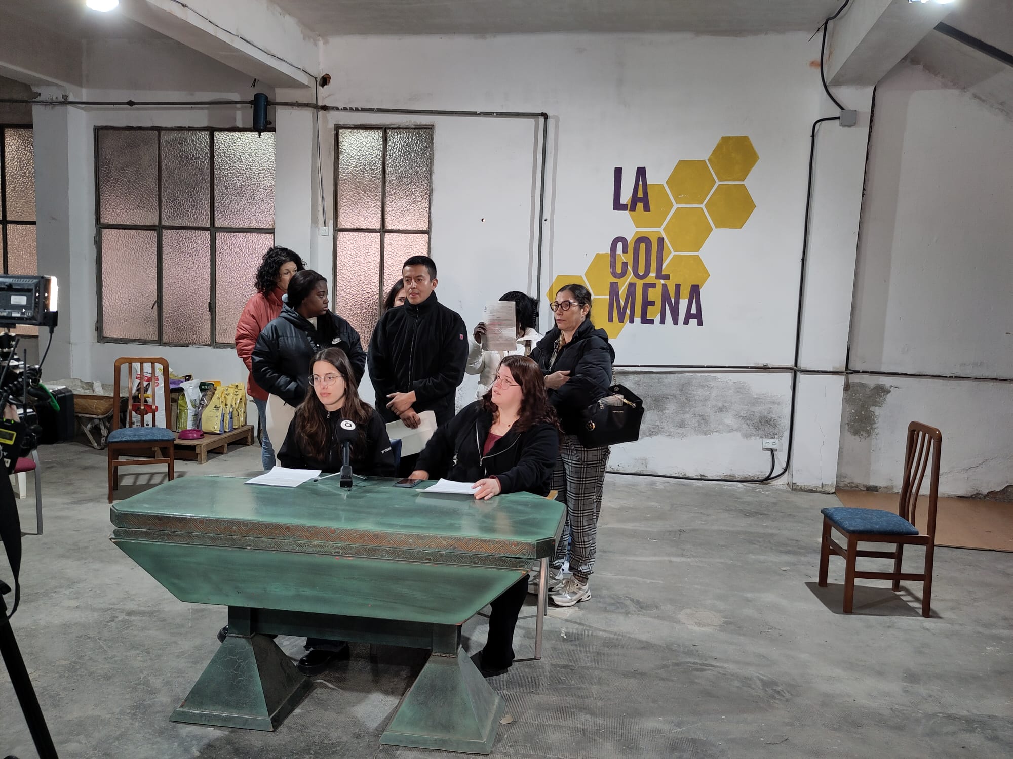 Roda de premsa del Sindicat d'Habitatge de València per explicar el cas