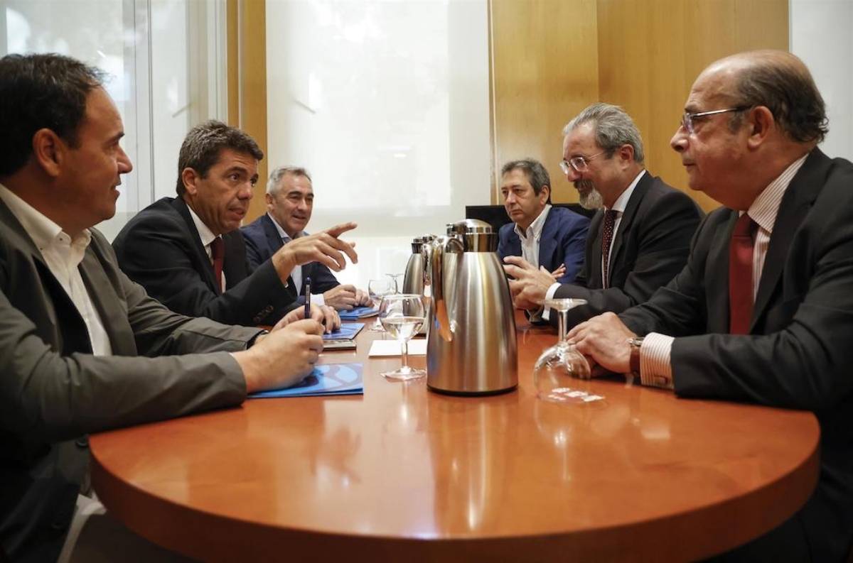 Reunió entre els representants del PP i de Vox per negociar la formació del govern el juny del 2023 | Rober Solsona | EP